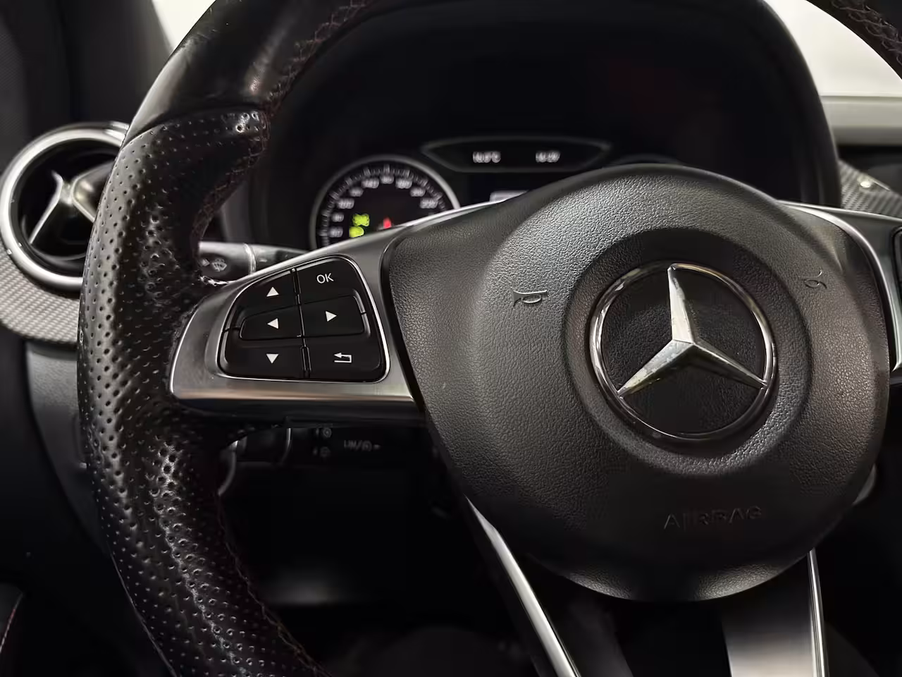 Mercedes-Benz B-klasse 180 Ambition - Automaat - Navi / BT / Parksens