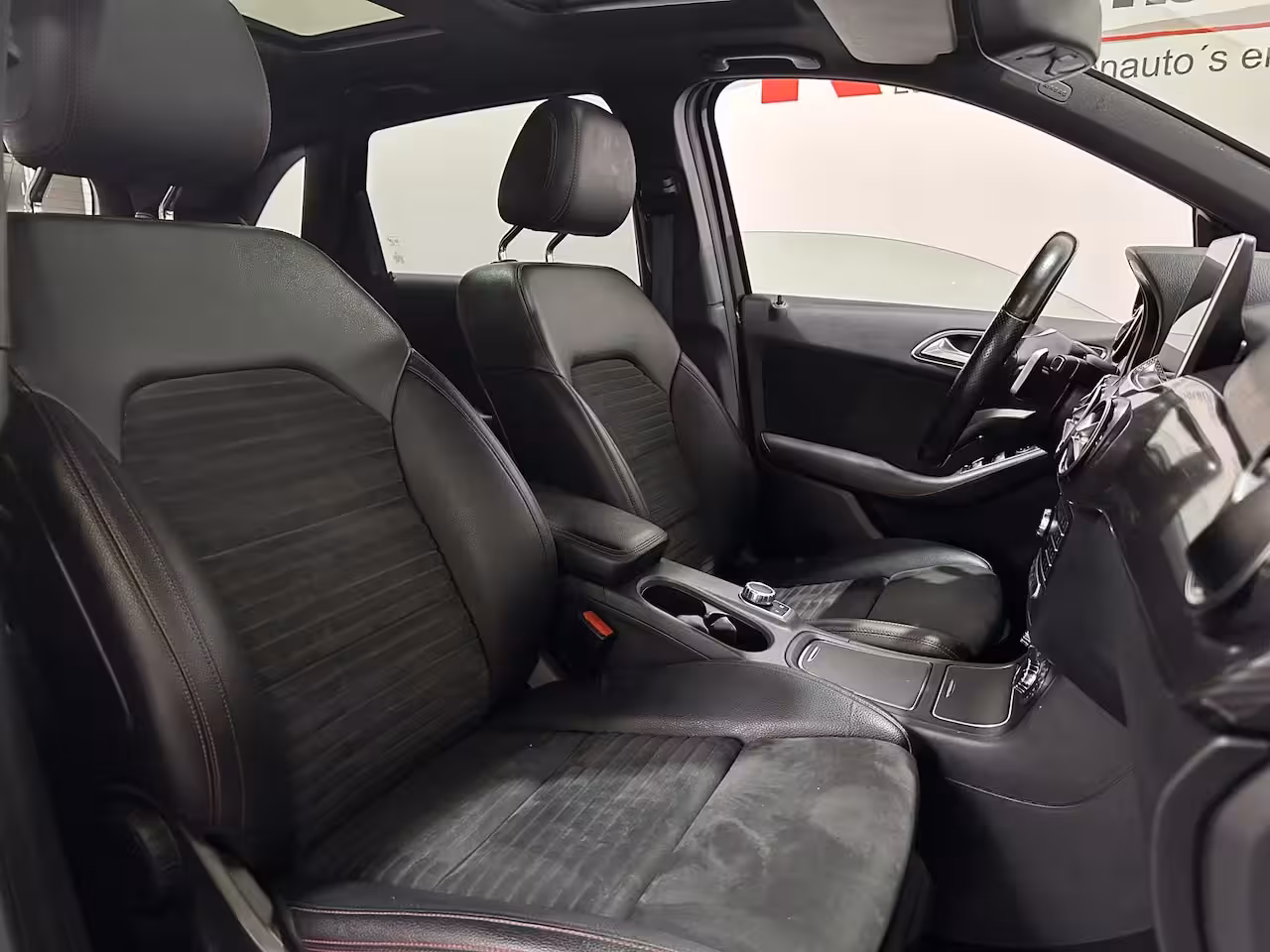 Mercedes-Benz B-klasse 180 Ambition - Automaat - Navi / BT / Parksens