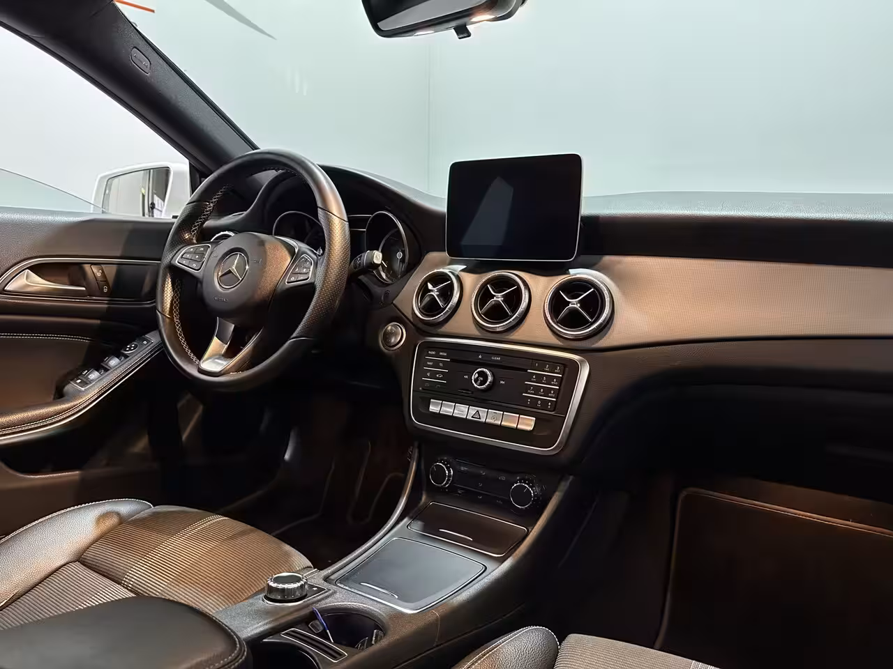 Mercedes-Benz CLA-klasse Shooting Brake 180 Business Solution - Camera / Navi / Bluetooth