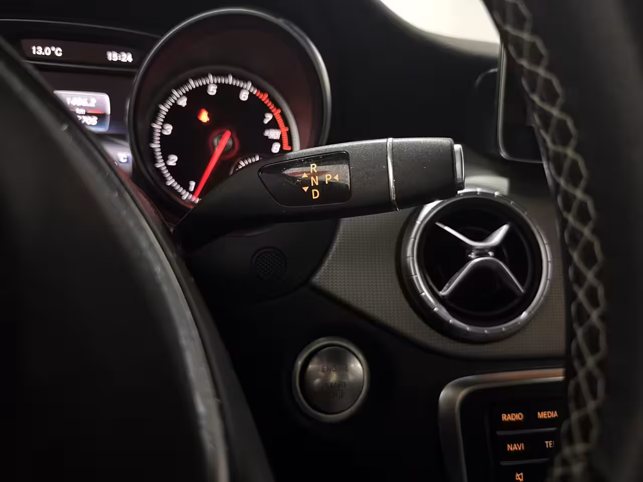 Mercedes-Benz CLA-klasse Shooting Brake 180 Business Solution - Camera / Navi / Bluetooth