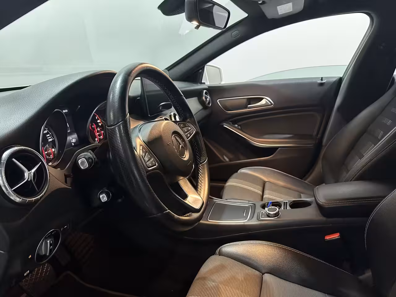 Mercedes-Benz CLA-klasse Shooting Brake 180 Business Solution - Camera / Navi / Bluetooth