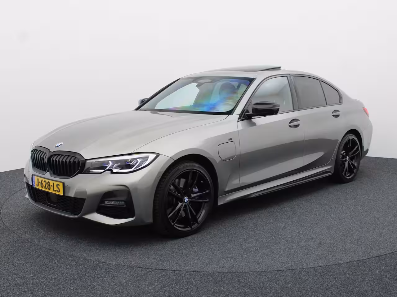 BMW 3-serie 330e High Executive | Schuif/Kanteldak | Head up | Laser Led | Memory | Harman Kardon | Tr