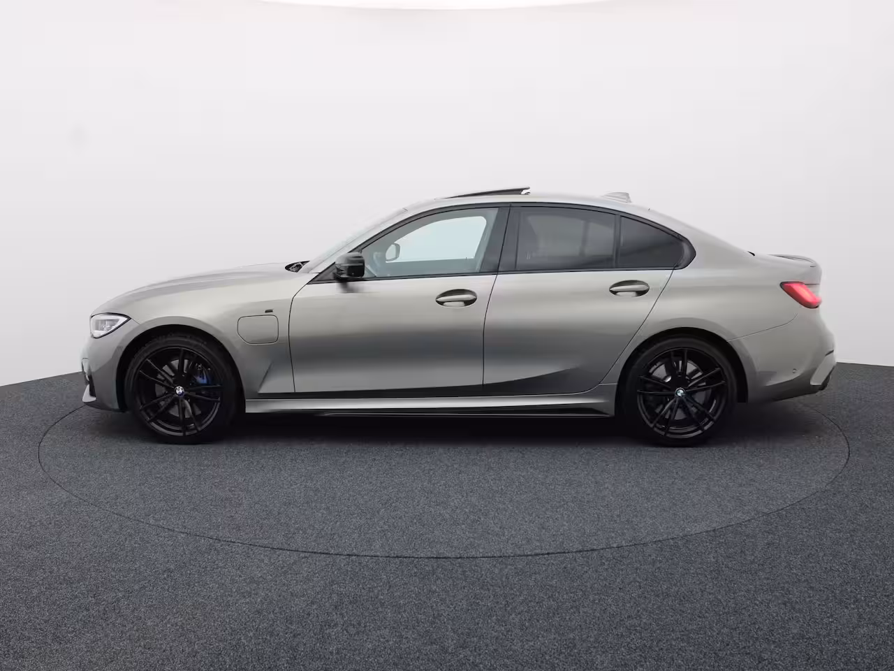 BMW 3-serie 330e High Executive | Schuif/Kanteldak | Head up | Laser Led | Memory | Harman Kardon | Tr