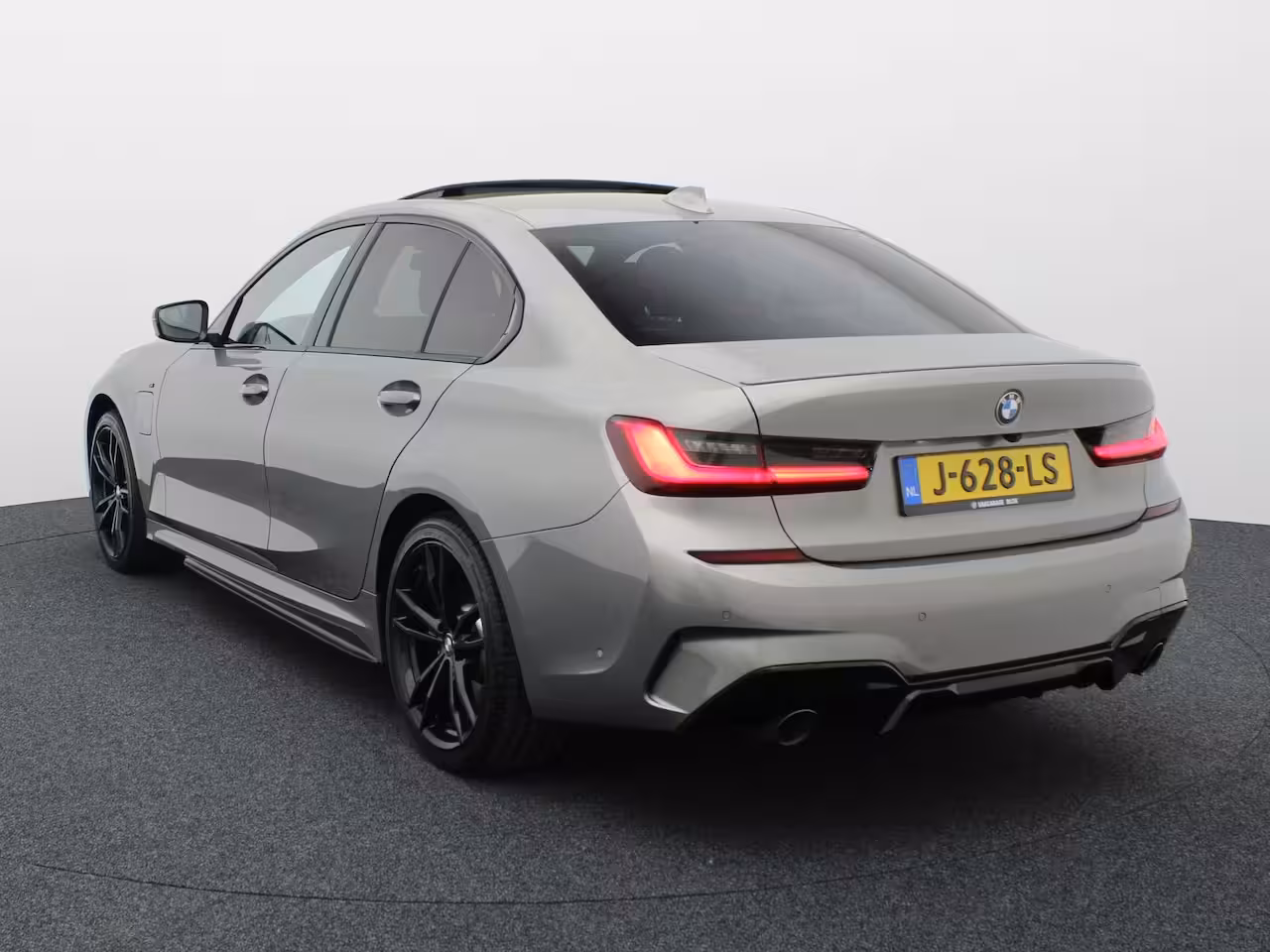 BMW 3-serie 330e High Executive | Schuif/Kanteldak | Head up | Laser Led | Memory | Harman Kardon | Tr