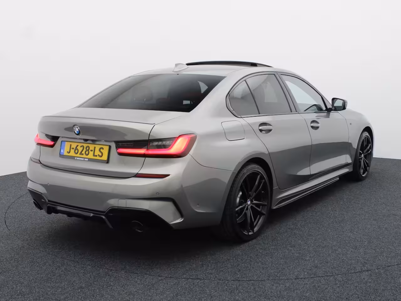 BMW 3-serie 330e High Executive | Schuif/Kanteldak | Head up | Laser Led | Memory | Harman Kardon | Tr