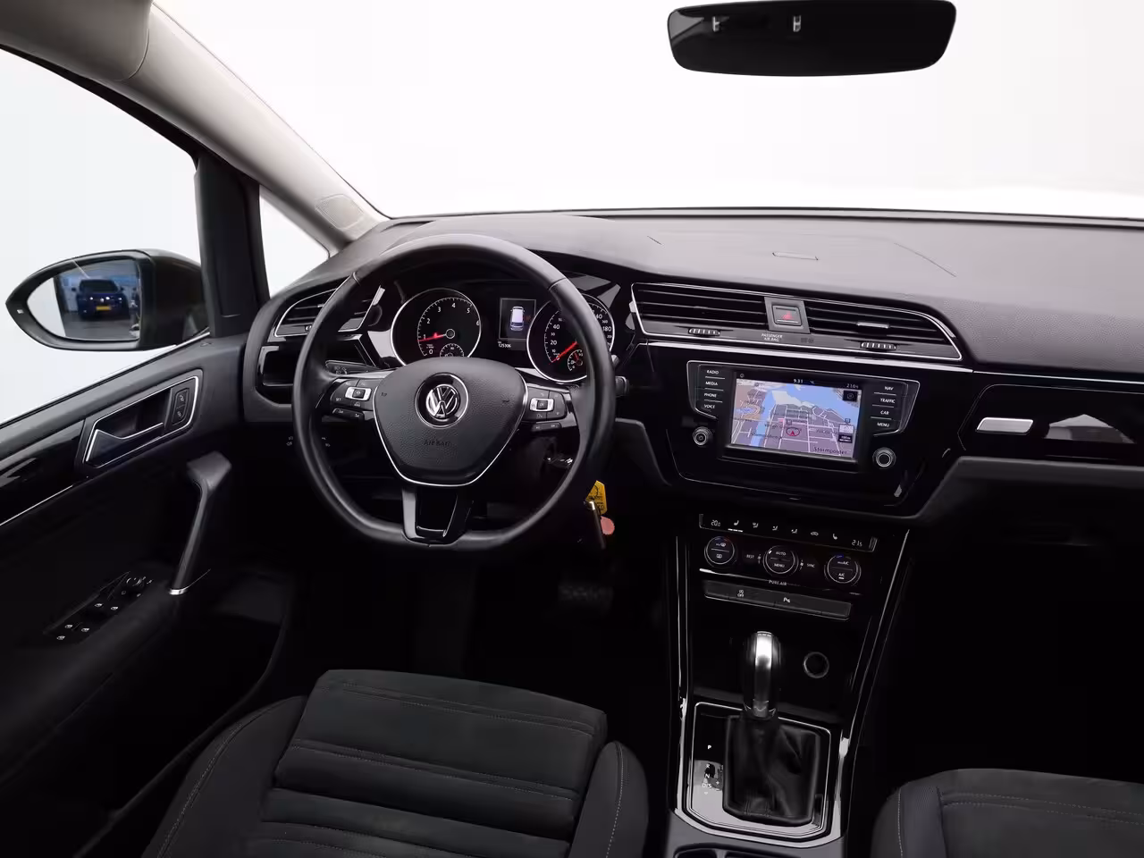 Volkswagen Touran 1.4 TSI 150Pk DSG Highline | 3x Iso Fix | Trekhaak afnb. | Camera | Stoelverw. | Prijs Rij