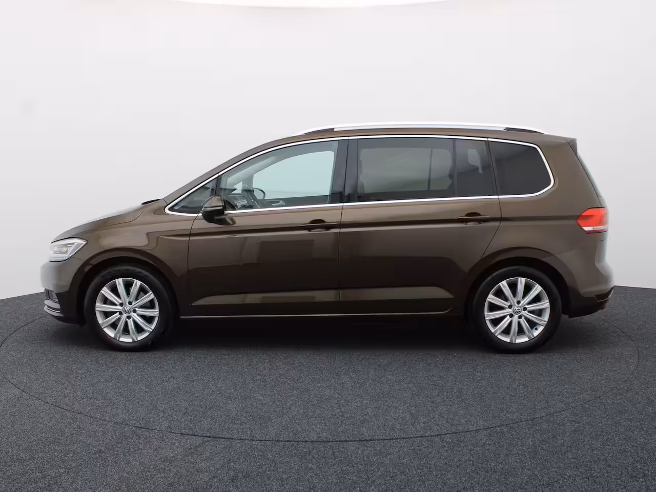Volkswagen Touran 1.4 TSI 150Pk DSG Highline | 3x Iso Fix | Trekhaak afnb. | Camera | Stoelverw. | Prijs Rij