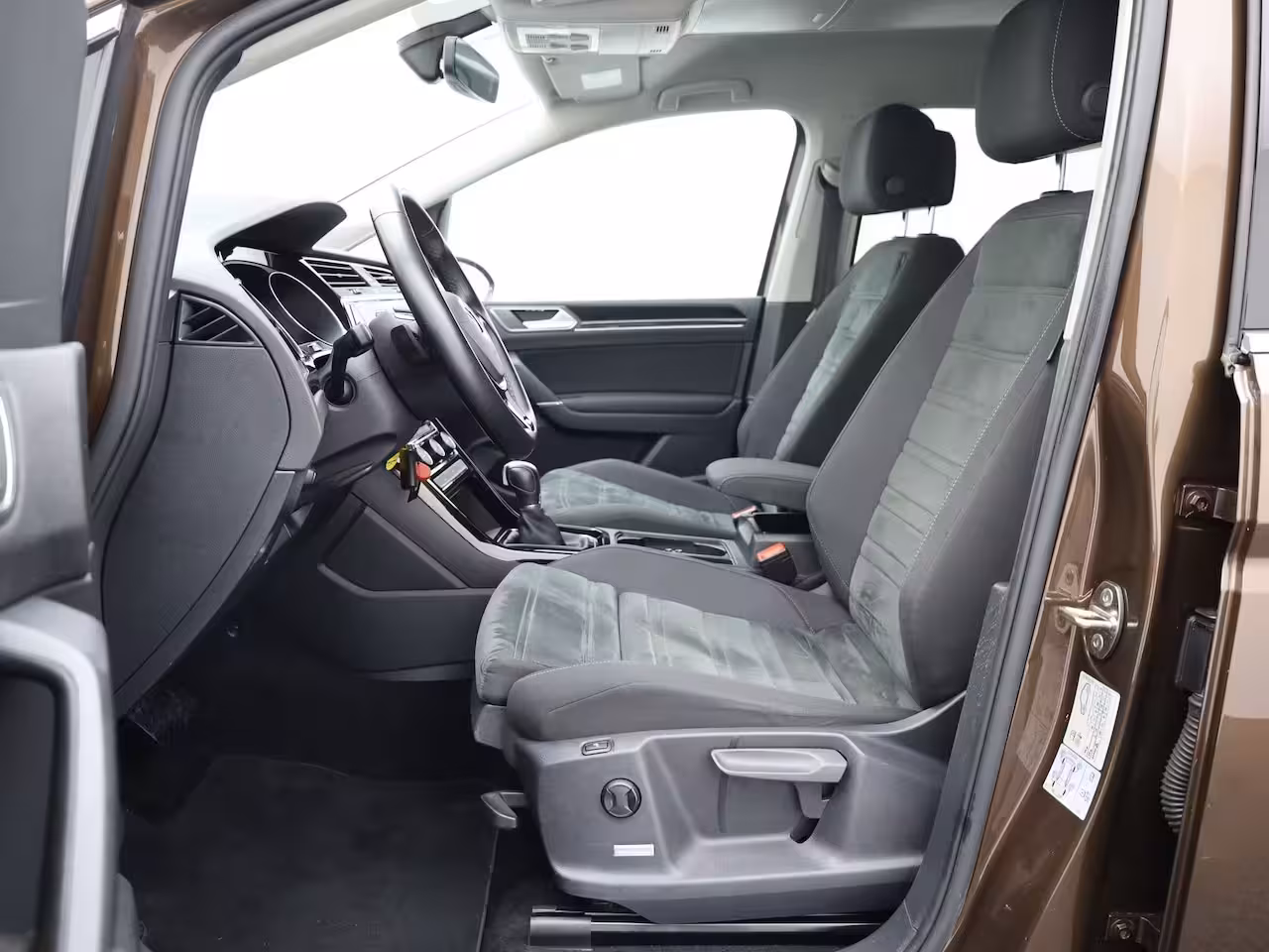 Volkswagen Touran 1.4 TSI 150Pk DSG Highline | 3x Iso Fix | Trekhaak afnb. | Camera | Stoelverw. | Prijs Rij