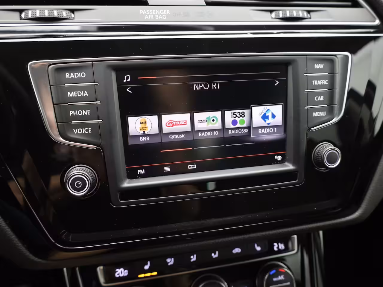 Volkswagen Touran 1.4 TSI 150Pk DSG Highline | 3x Iso Fix | Trekhaak afnb. | Camera | Stoelverw. | Prijs Rij
