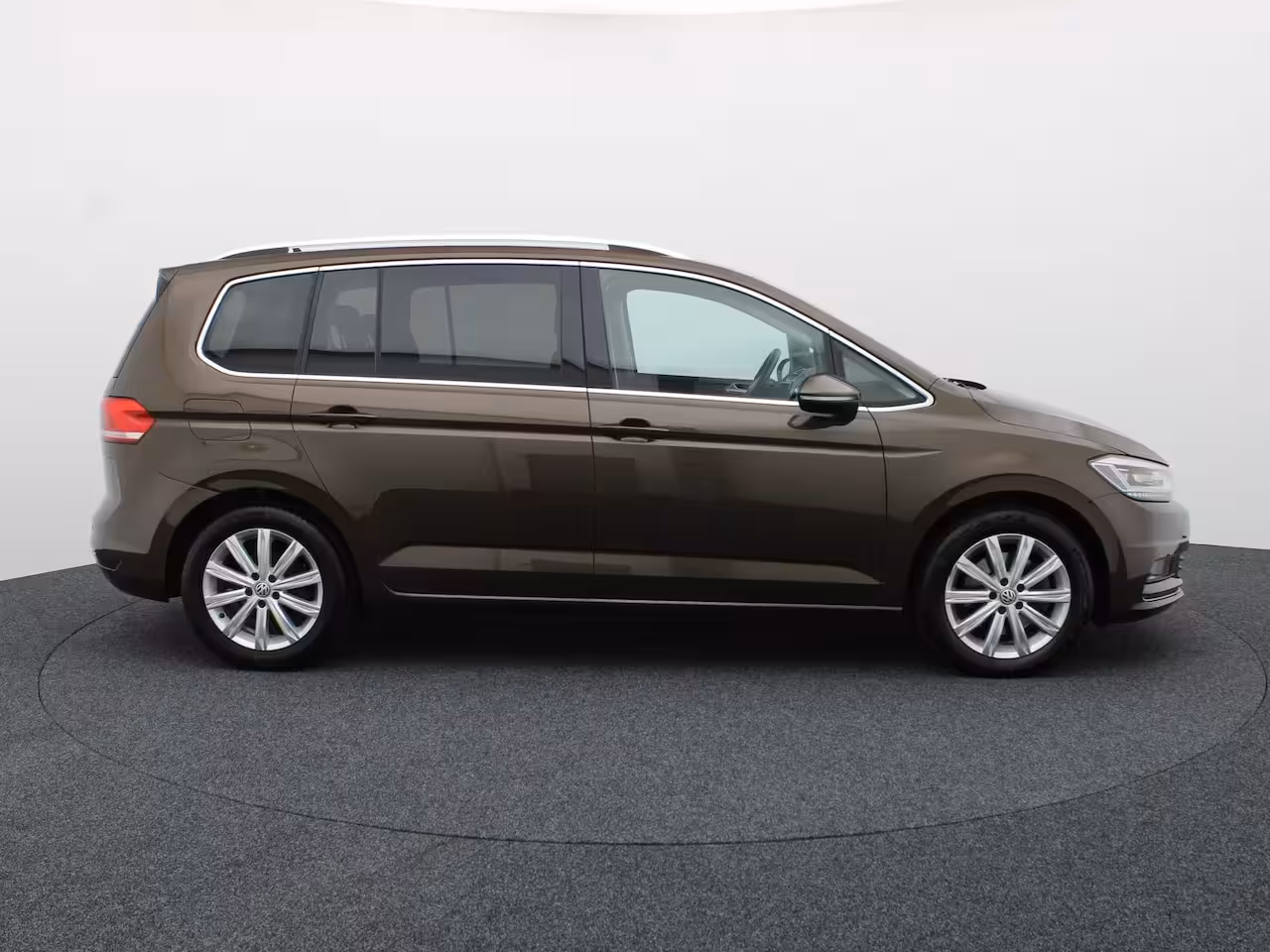 Volkswagen Touran 1.4 TSI 150Pk DSG Highline | 3x Iso Fix | Trekhaak afnb. | Camera | Stoelverw. | Prijs Rij