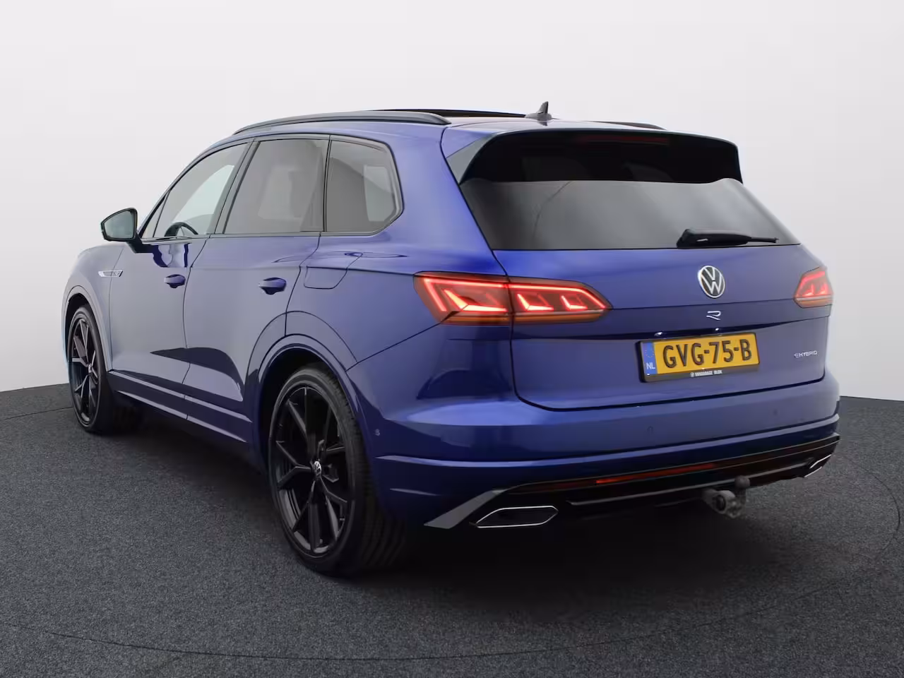 Volkswagen Touareg 3.0 TSi 4MOTION R | Panodak | Stoelkoeling | Trekhaak | Luchtvering | 22'' | Prijs Rijklaa