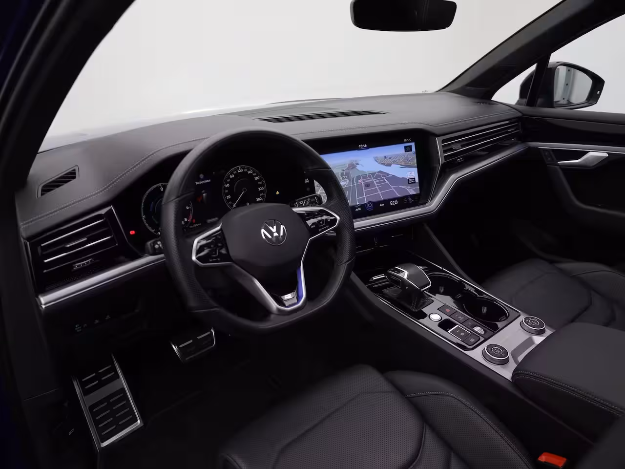 Volkswagen Touareg 3.0 TSi 4MOTION R | Panodak | Stoelkoeling | Trekhaak | Luchtvering | 22'' | Prijs Rijklaa