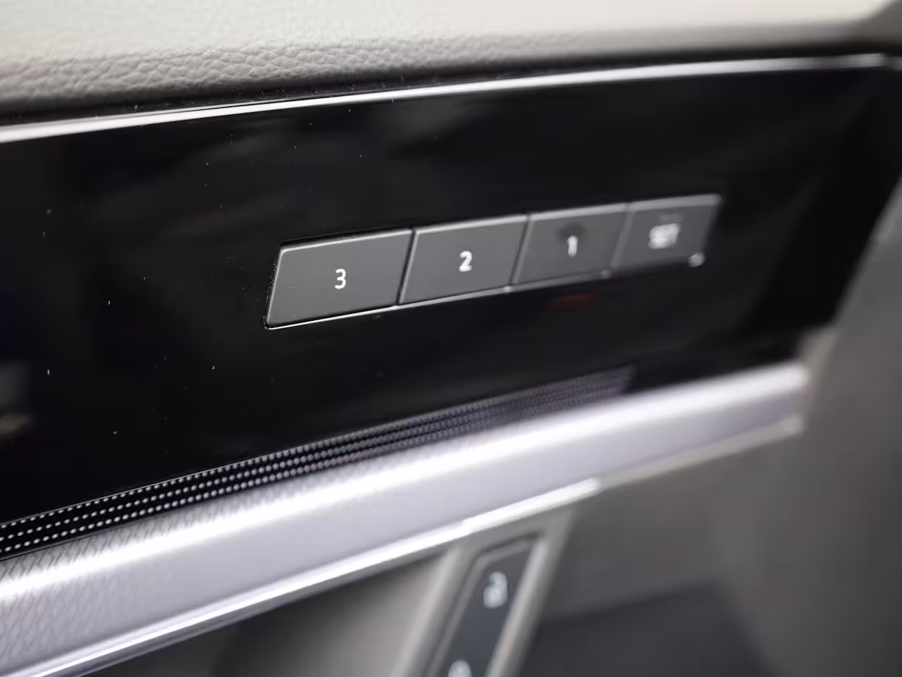 Volkswagen Touareg 3.0 TSi 4MOTION R | Panodak | Stoelkoeling | Trekhaak | Luchtvering | 22'' | Prijs Rijklaa