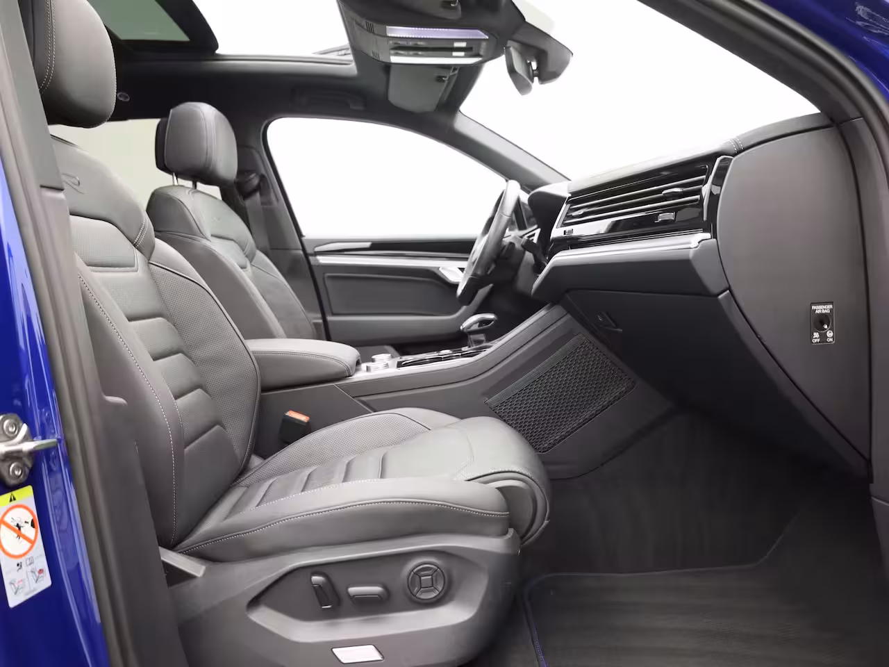 Volkswagen Touareg 3.0 TSi 4MOTION R | Panodak | Stoelkoeling | Trekhaak | Luchtvering | 22'' | Prijs Rijklaa