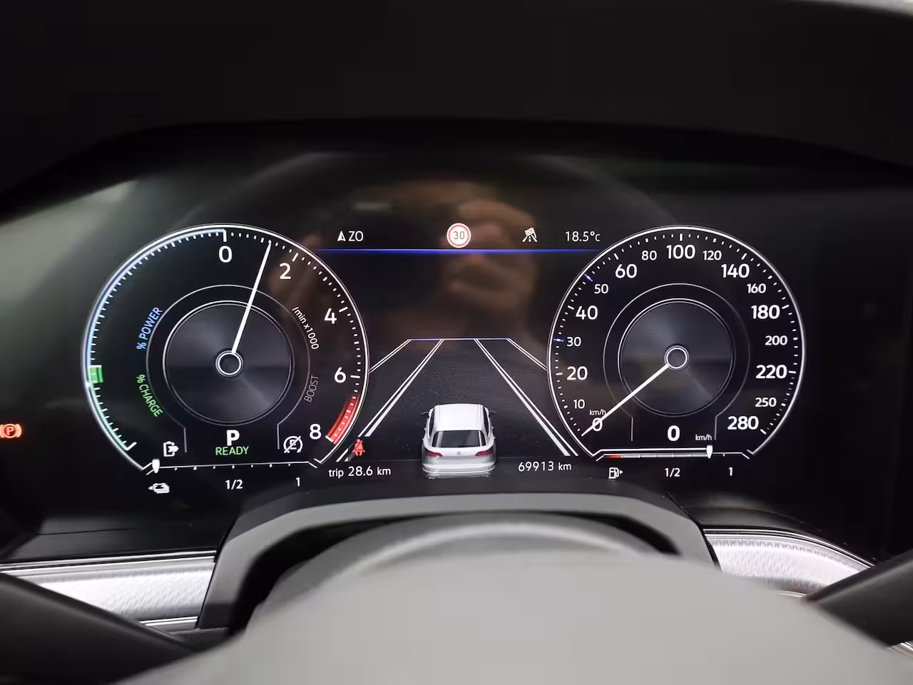 Volkswagen Touareg 3.0 TSi 4MOTION R | Panodak | Stoelkoeling | Trekhaak | Luchtvering | 22'' | Prijs Rijklaa