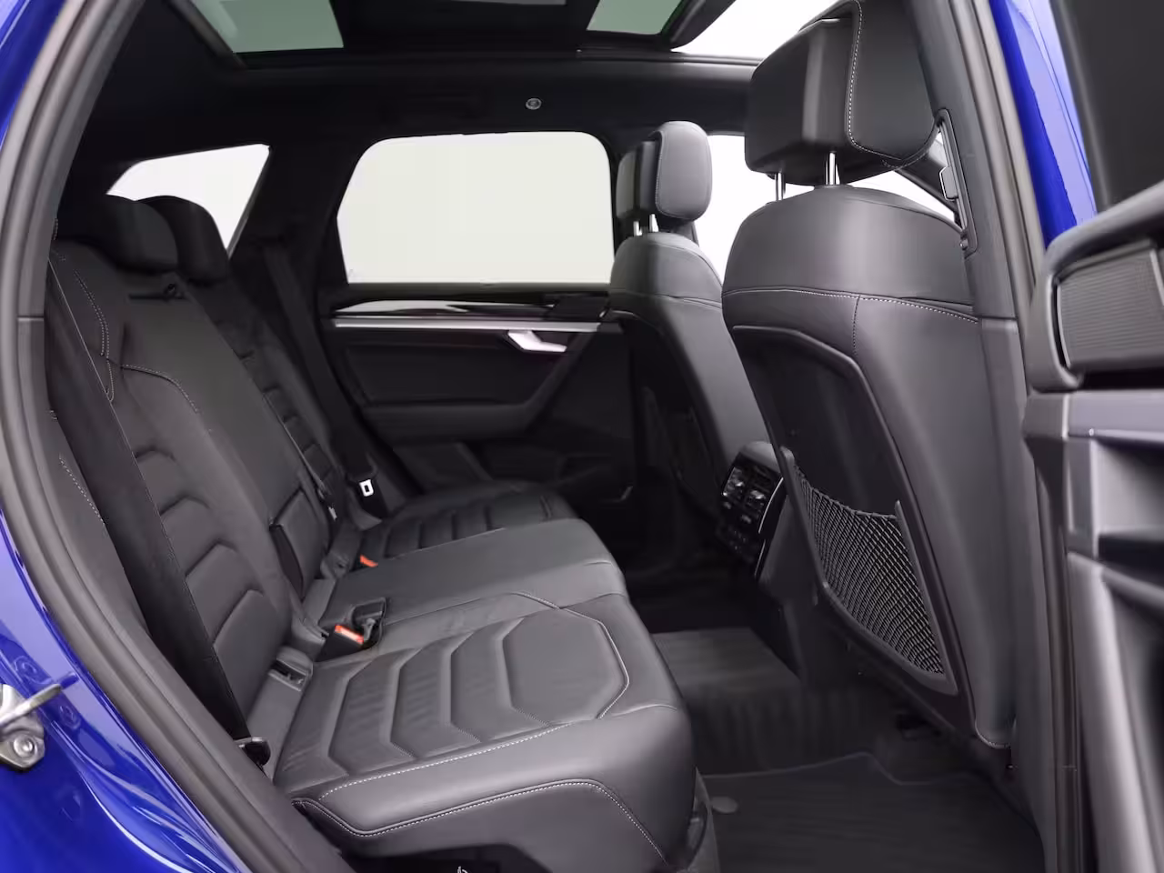Volkswagen Touareg 3.0 TSi 4MOTION R | Panodak | Stoelkoeling | Trekhaak | Luchtvering | 22'' | Prijs Rijklaa