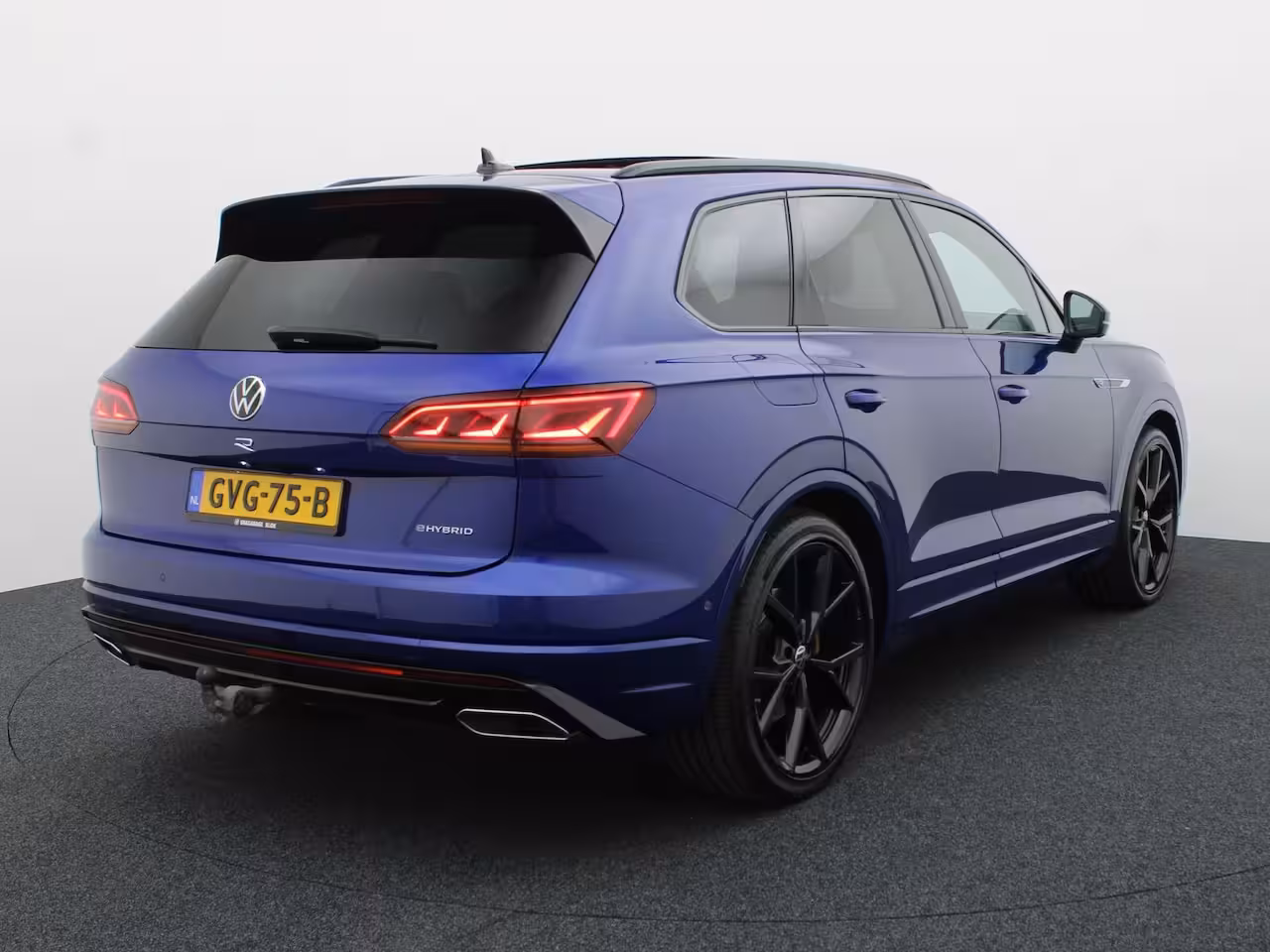 Volkswagen Touareg 3.0 TSi 4MOTION R | Panodak | Stoelkoeling | Trekhaak | Luchtvering | 22'' | Prijs Rijklaa