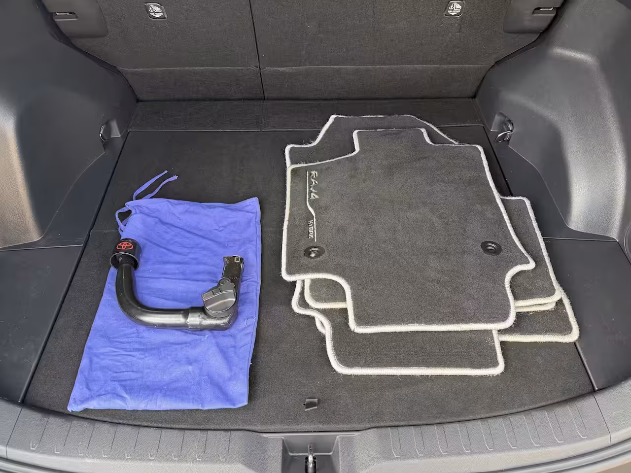 Toyota RAV4 2.5 Hybrid 30 Years Edition | Vol Leer | Afnm. Trekhaak | Allseason banden | BSM | Rijklaa