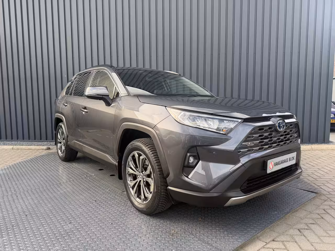 Toyota RAV4 2.5 Hybrid 30 Years Edition | Vol Leer | Afnm. Trekhaak | Allseason banden | BSM | Rijklaa