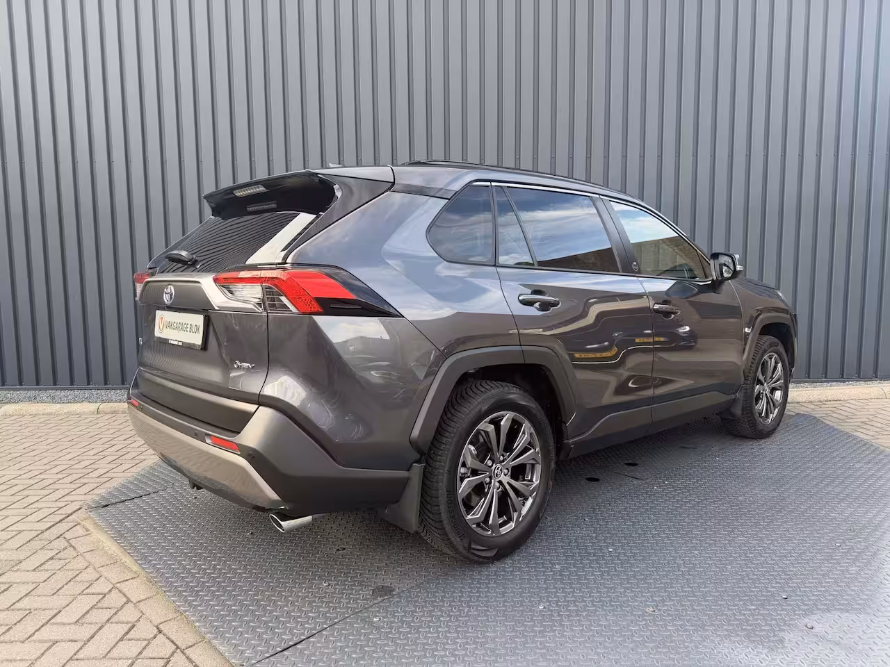 Toyota RAV4 2.5 Hybrid 30 Years Edition | Vol Leer | Afnm. Trekhaak | Allseason banden | BSM | Rijklaa