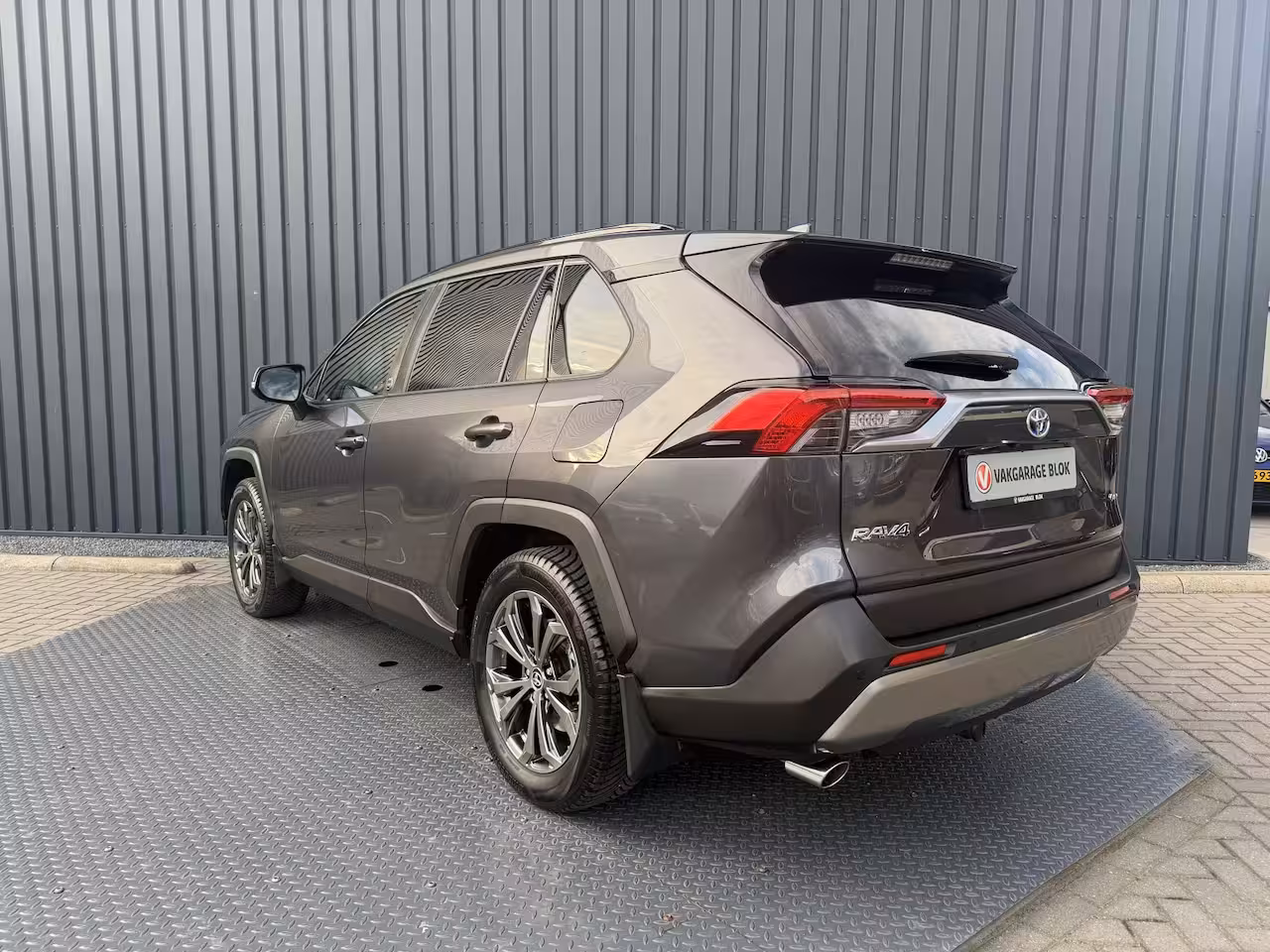Toyota RAV4 2.5 Hybrid 30 Years Edition | Vol Leer | Afnm. Trekhaak | Allseason banden | BSM | Rijklaa