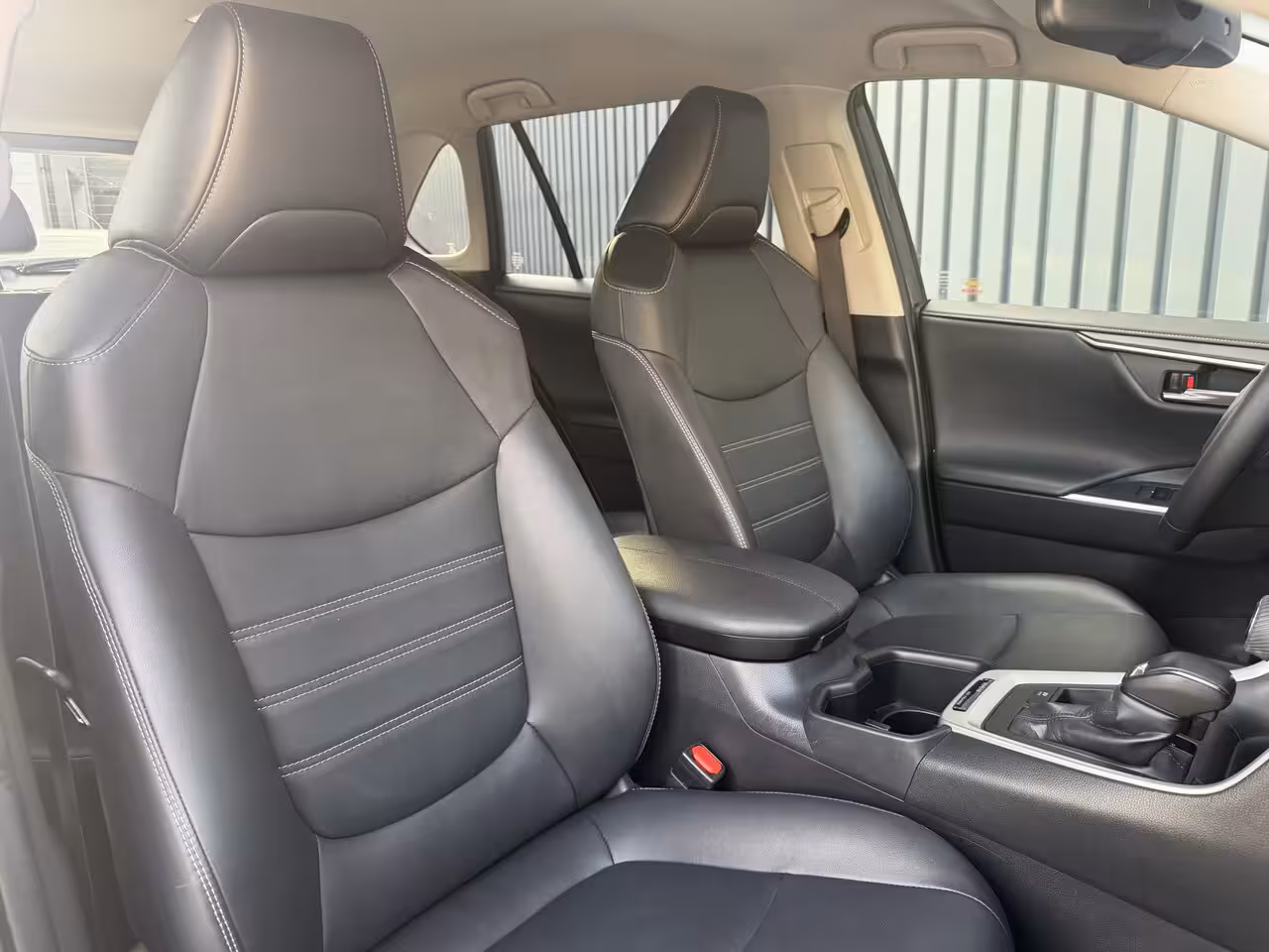 Toyota RAV4 2.5 Hybrid 30 Years Edition | Vol Leer | Afnm. Trekhaak | Allseason banden | BSM | Rijklaa