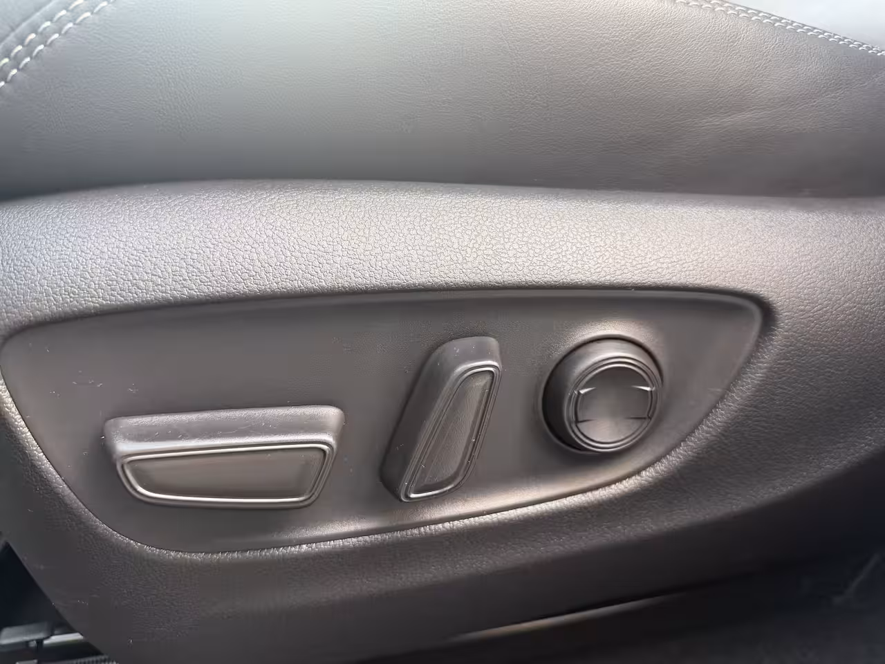 Toyota RAV4 2.5 Hybrid 30 Years Edition | Vol Leer | Afnm. Trekhaak | Allseason banden | BSM | Rijklaa