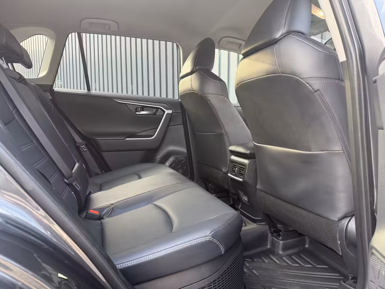 Toyota RAV4 2.5 Hybrid 30 Years Edition | Vol Leer | Afnm. Trekhaak | Allseason banden | BSM | Rijklaa