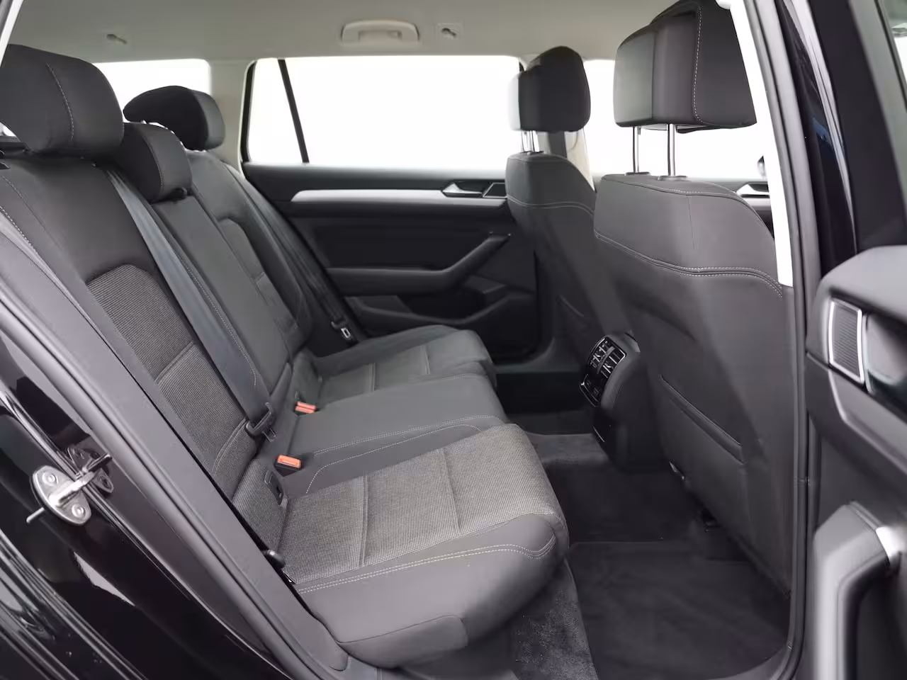 Volkswagen Passat Variant 1.4 TSI ACT 150Pk DSG Highline | Trekhaak wegkl. | Stoelverw. | Prijs Rijklaar