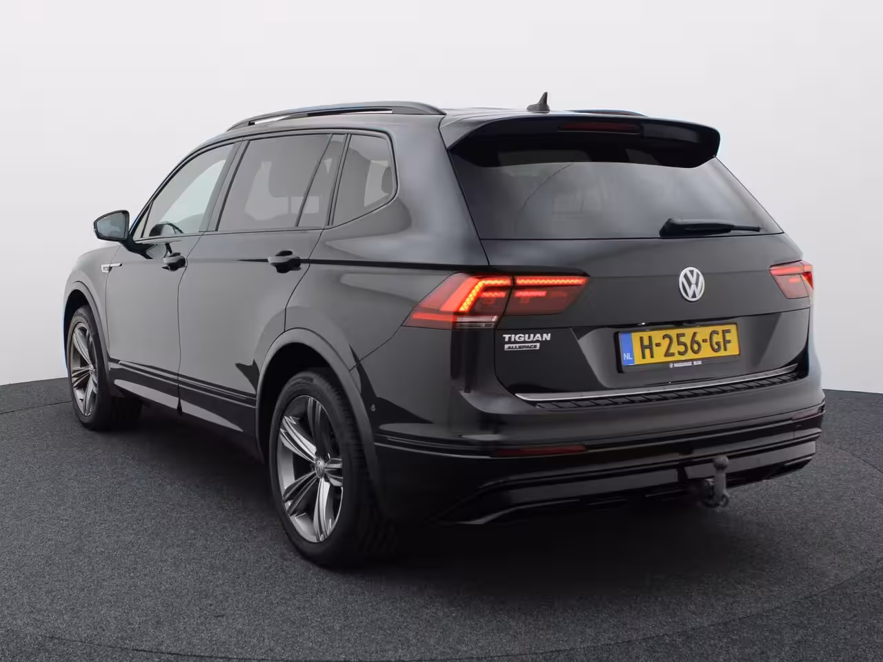 Volkswagen Tiguan Allspace 1.5 TSI Highline Business R 7p. | R-Line | Pano | 360 Camera | Keyless | Dynaudio | Trekha