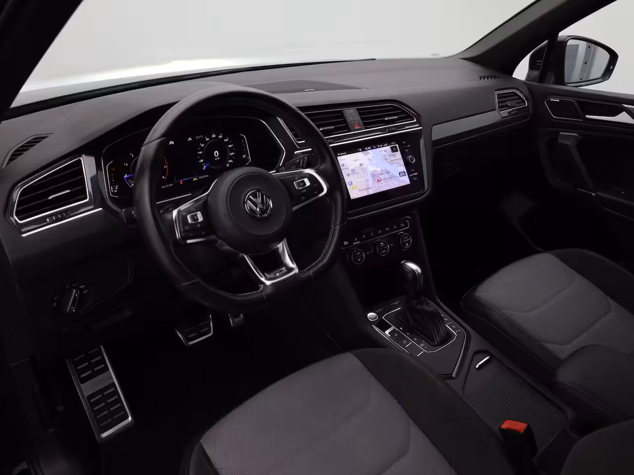 Volkswagen Tiguan Allspace 1.5 TSI Highline Business R 7p. | R-Line | Pano | 360 Camera | Keyless | Dynaudio | Trekha