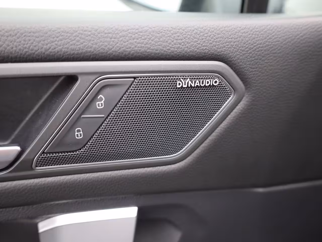 Volkswagen Tiguan Allspace 1.5 TSI Highline Business R 7p. | R-Line | Pano | 360 Camera | Keyless | Dynaudio | Trekha