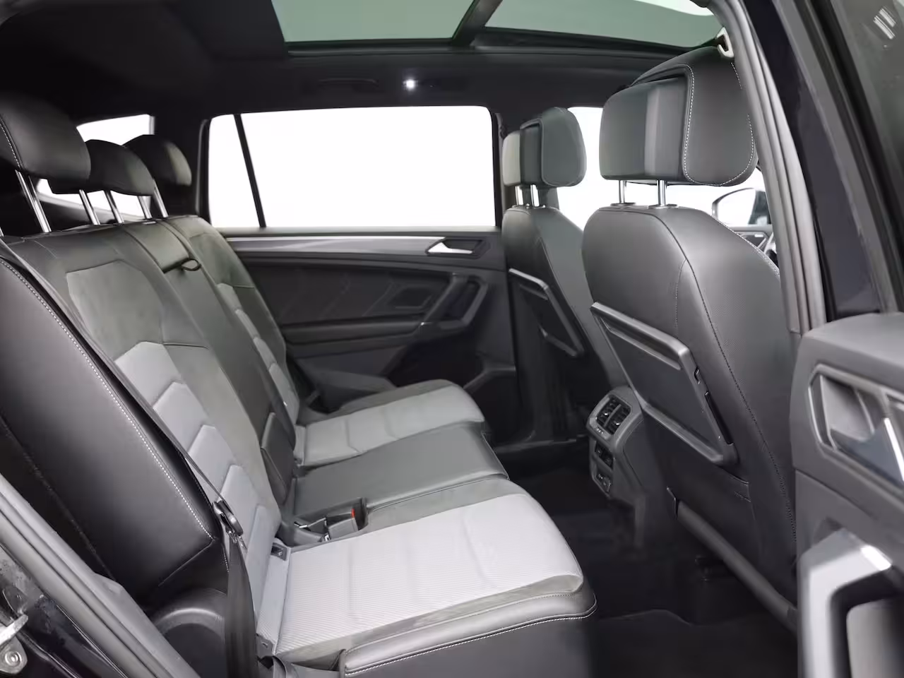 Volkswagen Tiguan Allspace 1.5 TSI Highline Business R 7p. | R-Line | Pano | 360 Camera | Keyless | Dynaudio | Trekha