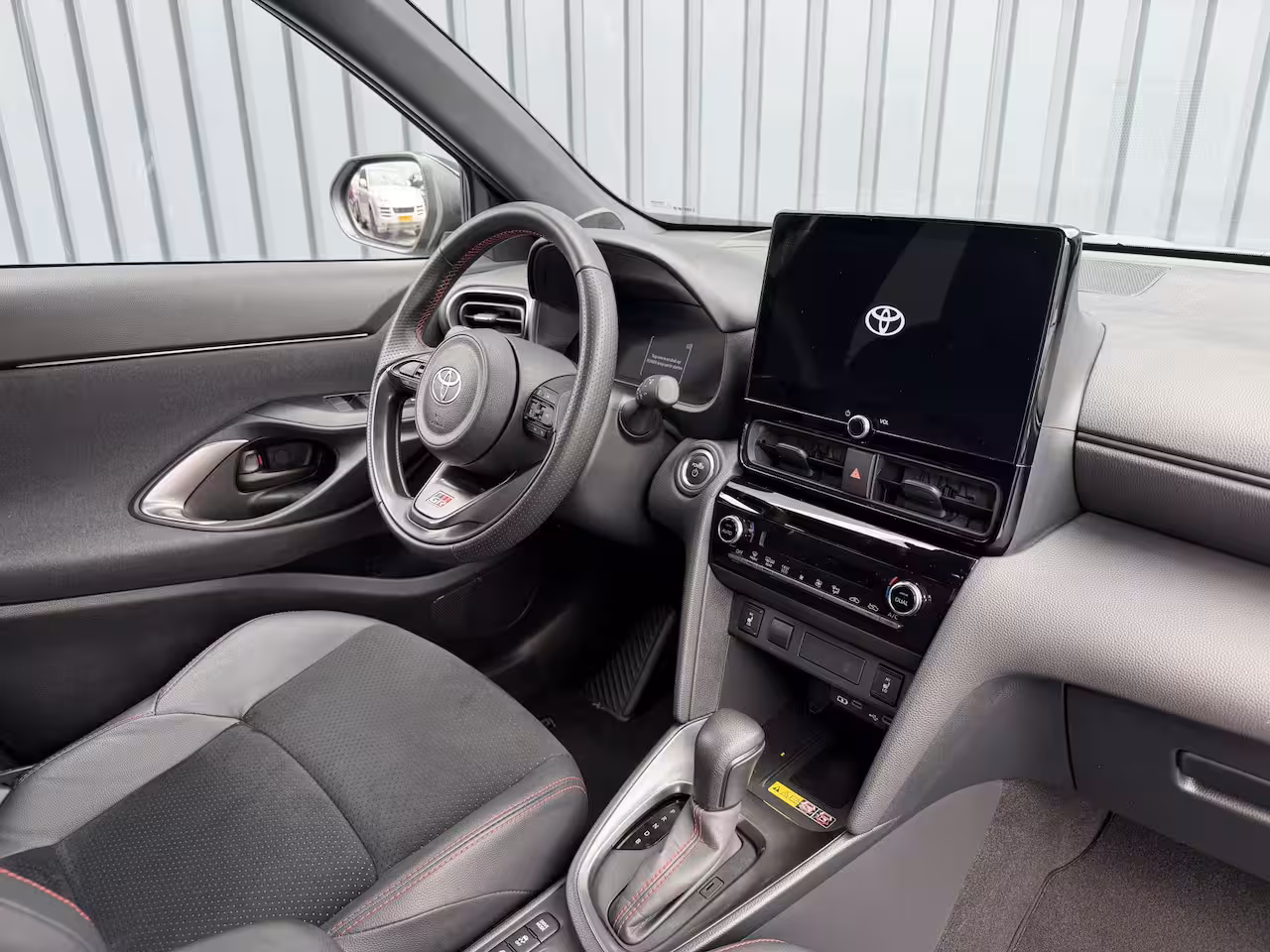 Toyota Yaris Cross 1.5 Hybrid 130 GR SPORT | Head-up display | Emotinal RED | 10 jr GARANTIE | Rijklaar