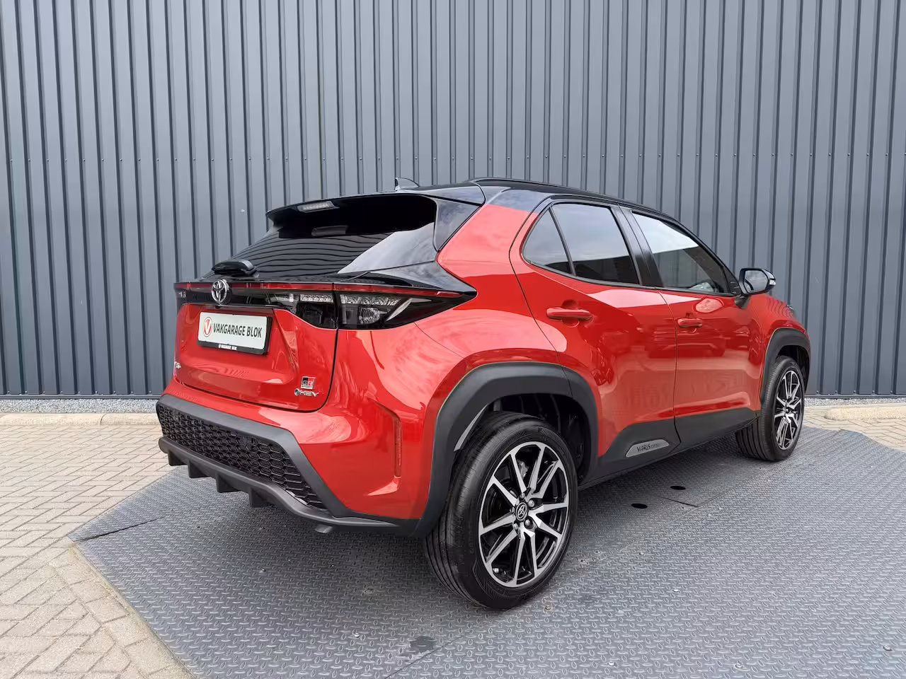 Toyota Yaris Cross 1.5 Hybrid 130 GR SPORT | Head-up display | Emotinal RED | 10 jr GARANTIE | Rijklaar