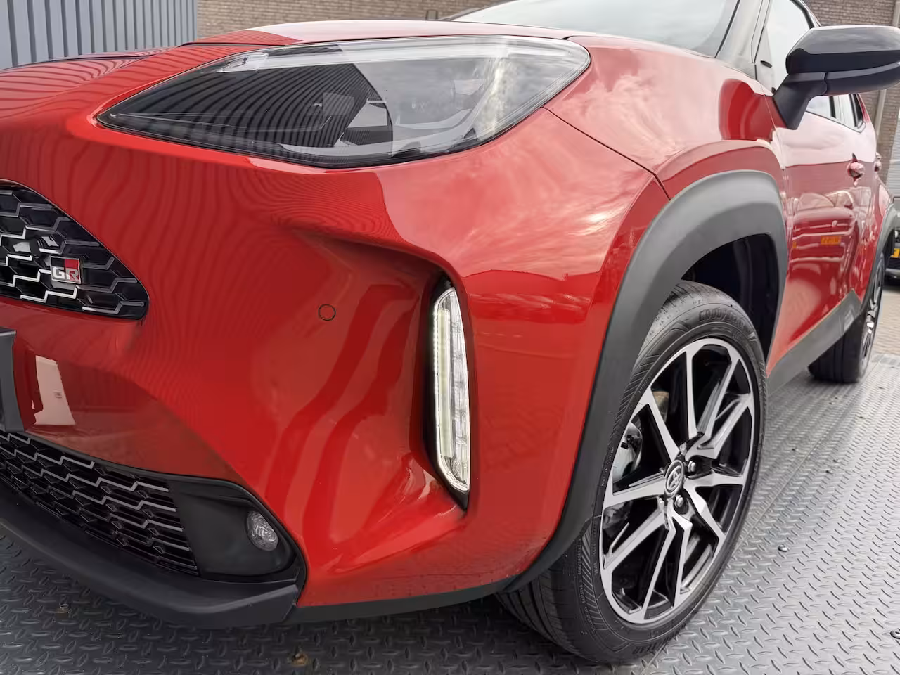 Toyota Yaris Cross 1.5 Hybrid 130 GR SPORT | Head-up display | Emotinal RED | 10 jr GARANTIE | Rijklaar