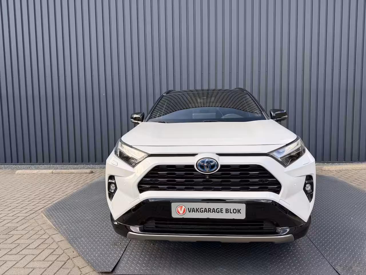 Toyota RAV4 2.5 Hybrid AWD Bi tone | FACELIFT Digitaal dashboard | 360 camera | JBL | Rijklaar