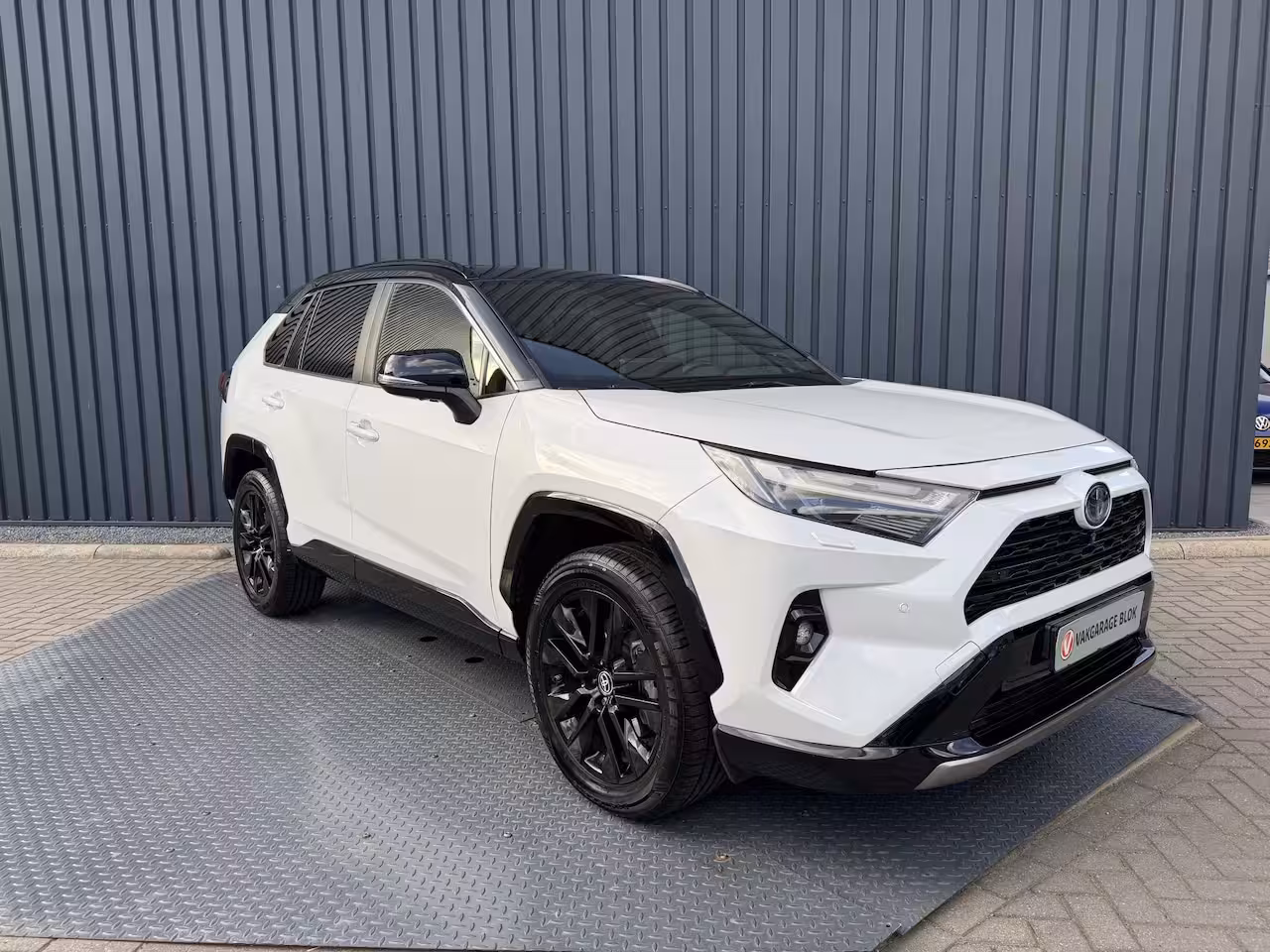 Toyota RAV4 2.5 Hybrid AWD Bi tone | FACELIFT Digitaal dashboard | 360 camera | JBL | Rijklaar