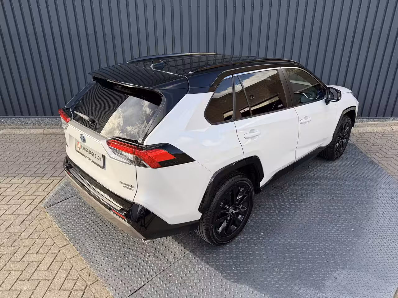 Toyota RAV4 2.5 Hybrid AWD Bi tone | FACELIFT Digitaal dashboard | 360 camera | JBL | Rijklaar