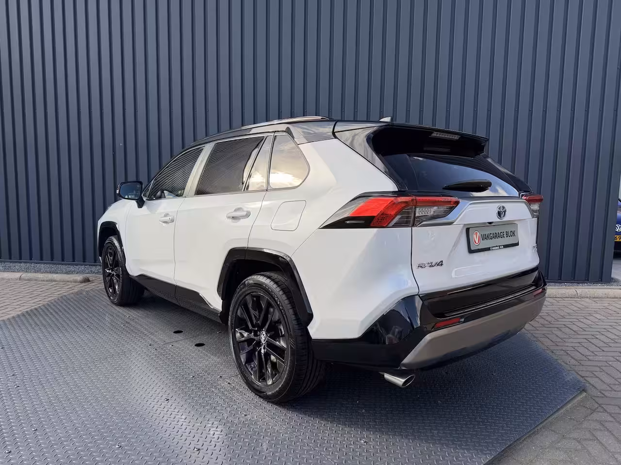Toyota RAV4 2.5 Hybrid AWD Bi tone | FACELIFT Digitaal dashboard | 360 camera | JBL | Rijklaar