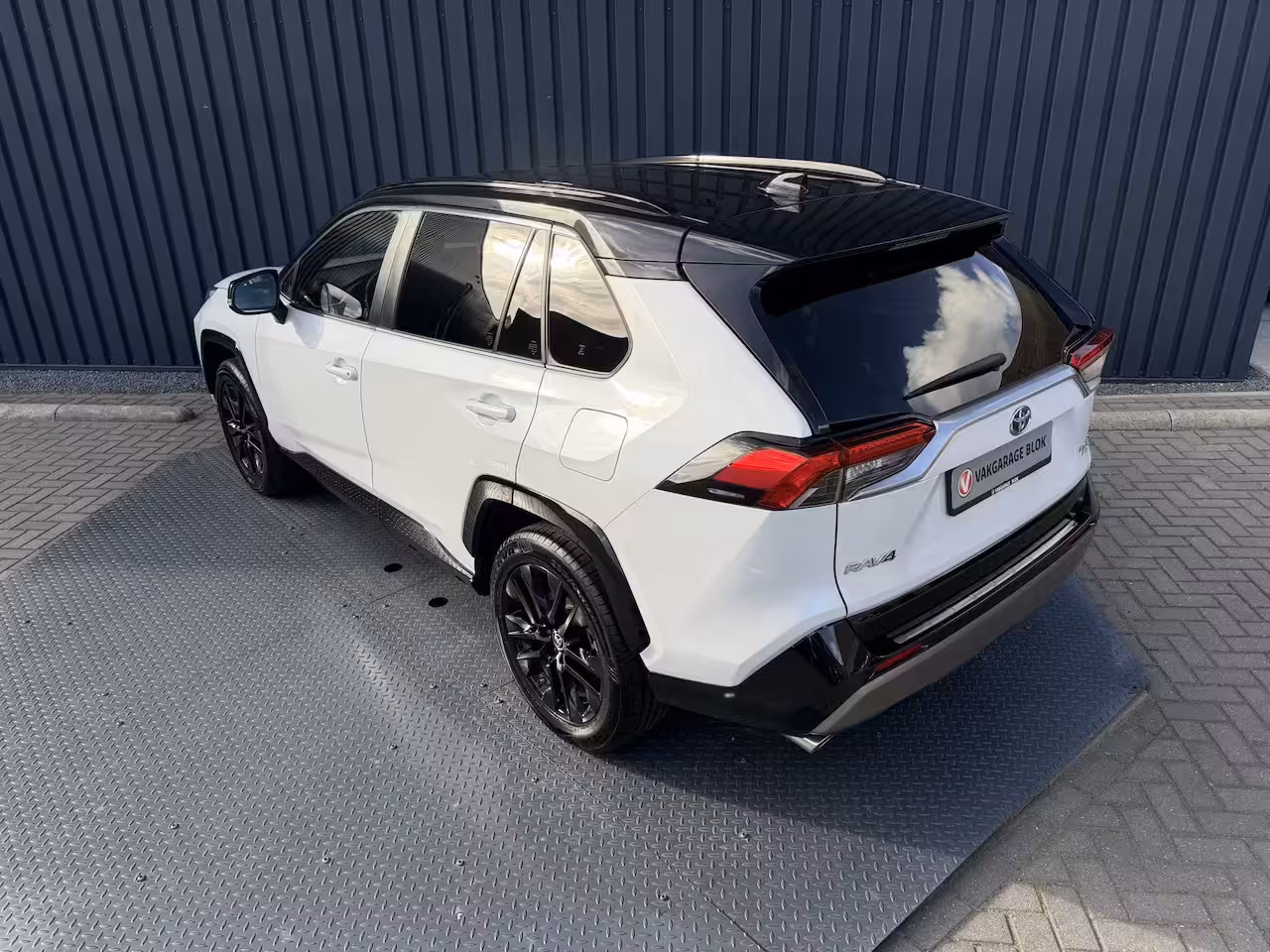 Toyota RAV4 2.5 Hybrid AWD Bi tone | FACELIFT Digitaal dashboard | 360 camera | JBL | Rijklaar