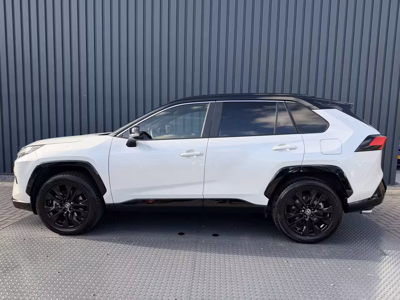 Toyota RAV4 2.5 Hybrid AWD Bi tone | FACELIFT Digitaal dashboard | 360 camera | JBL | Rijklaar