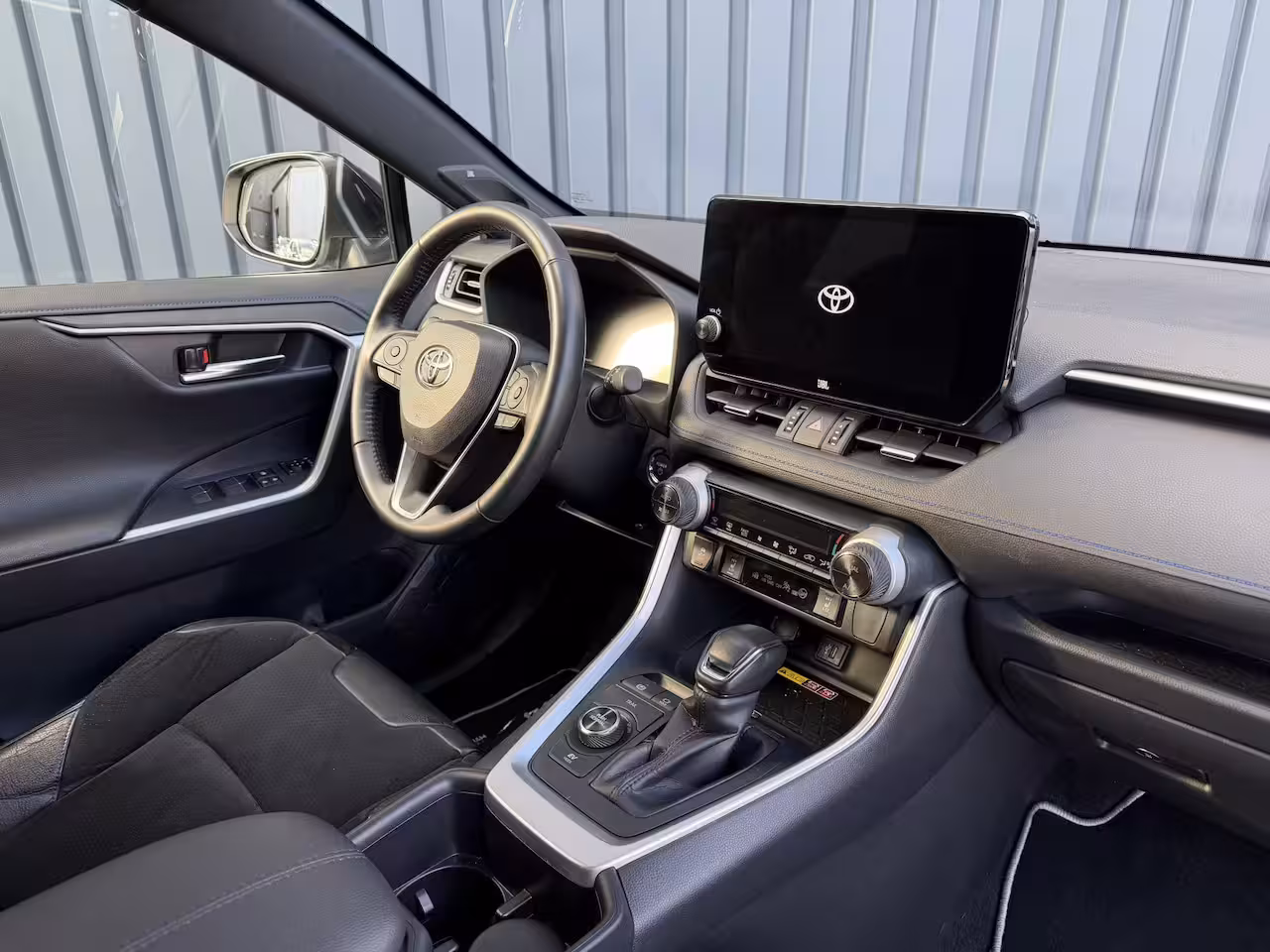 Toyota RAV4 2.5 Hybrid AWD Bi tone | FACELIFT Digitaal dashboard | 360 camera | JBL | Rijklaar