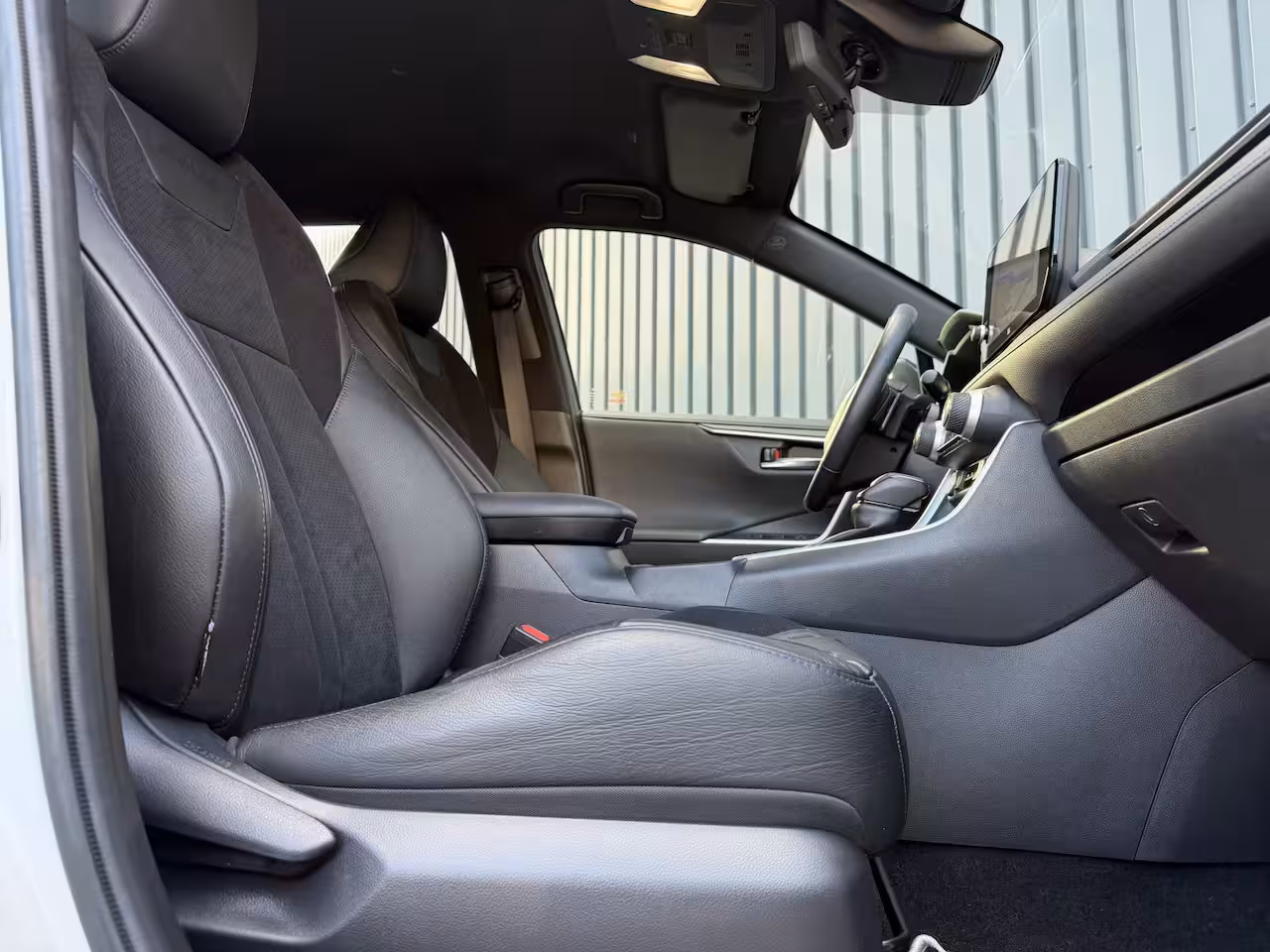 Toyota RAV4 2.5 Hybrid AWD Bi tone | FACELIFT Digitaal dashboard | 360 camera | JBL | Rijklaar