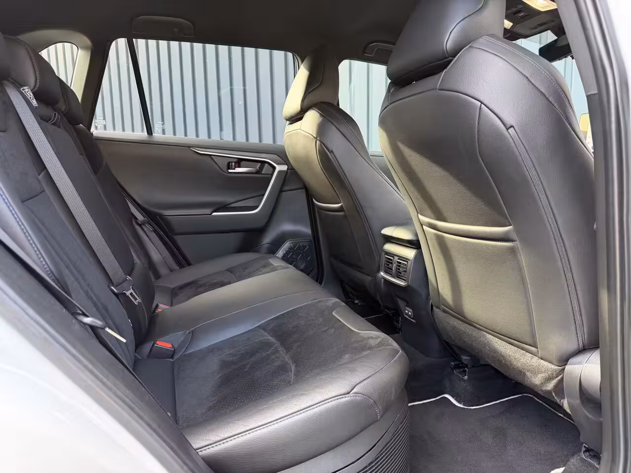 Toyota RAV4 2.5 Hybrid AWD Bi tone | FACELIFT Digitaal dashboard | 360 camera | JBL | Rijklaar