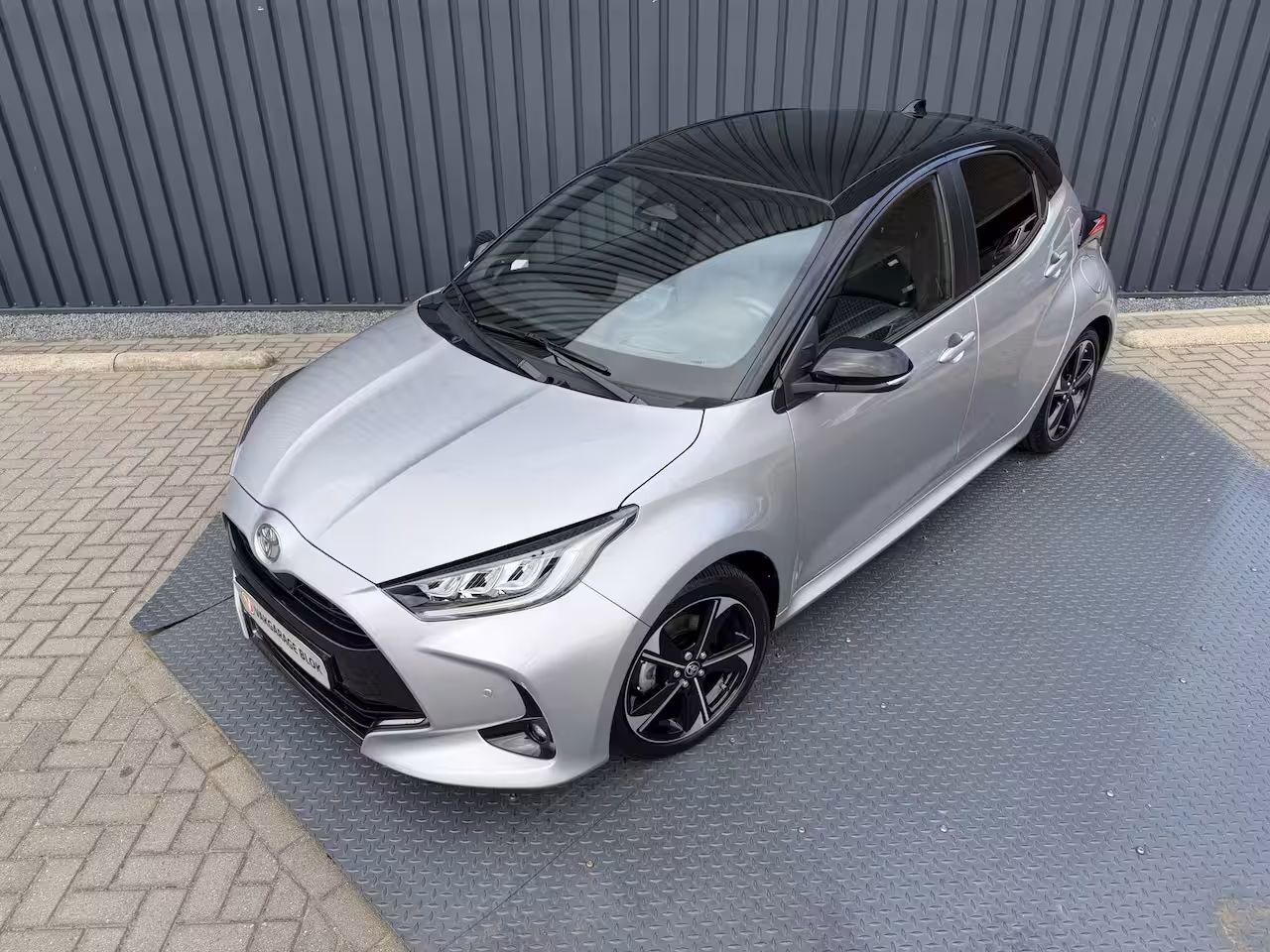 Toyota Yaris 1.5 Hybrid 130 Executive / Bi tone | Pano dak | JBL | PDC A+V | 10 jr GARANTIE | Rijklaar