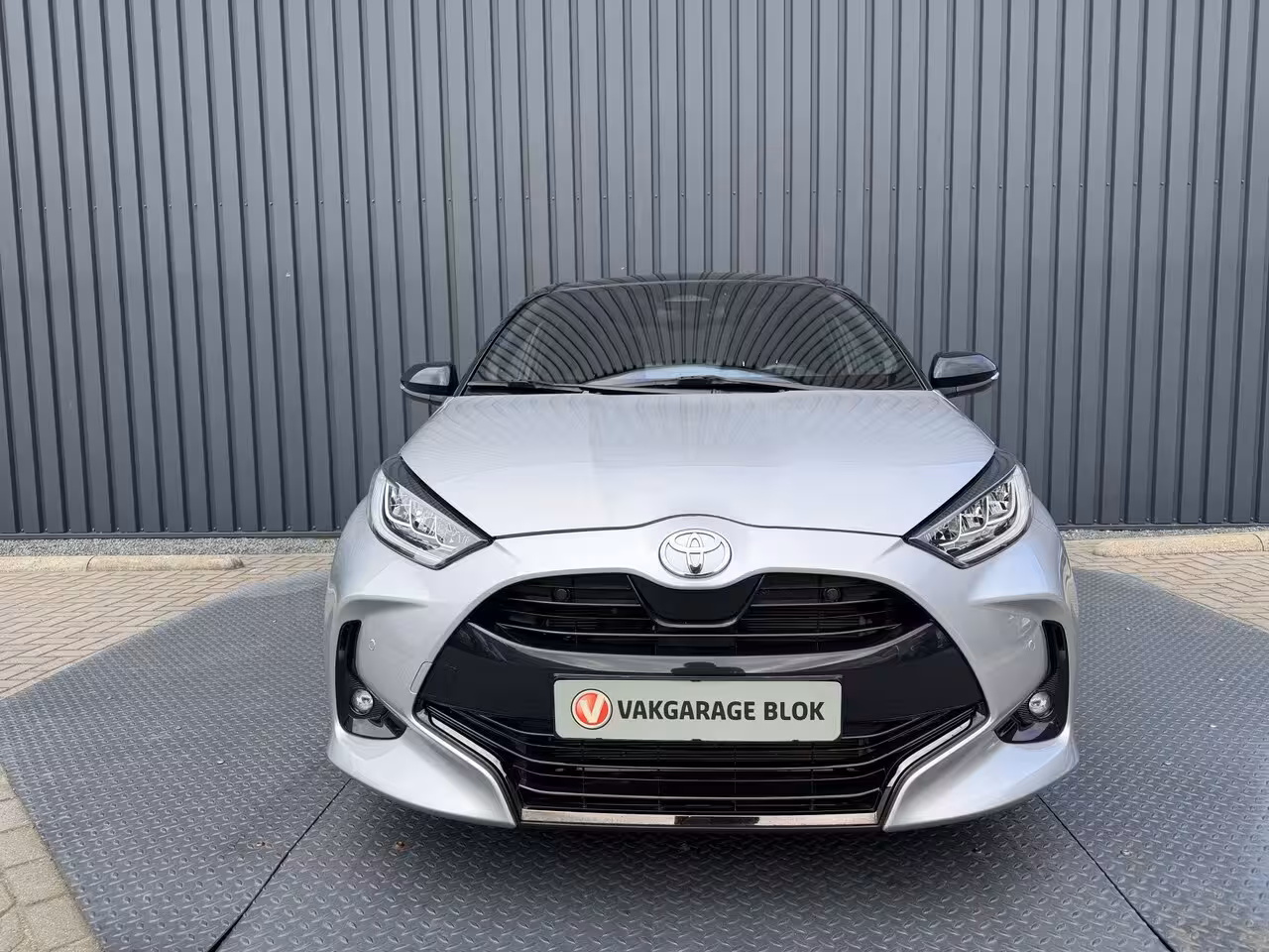 Toyota Yaris 1.5 Hybrid 130 Executive / Bi tone | Pano dak | JBL | PDC A+V | 10 jr GARANTIE | Rijklaar