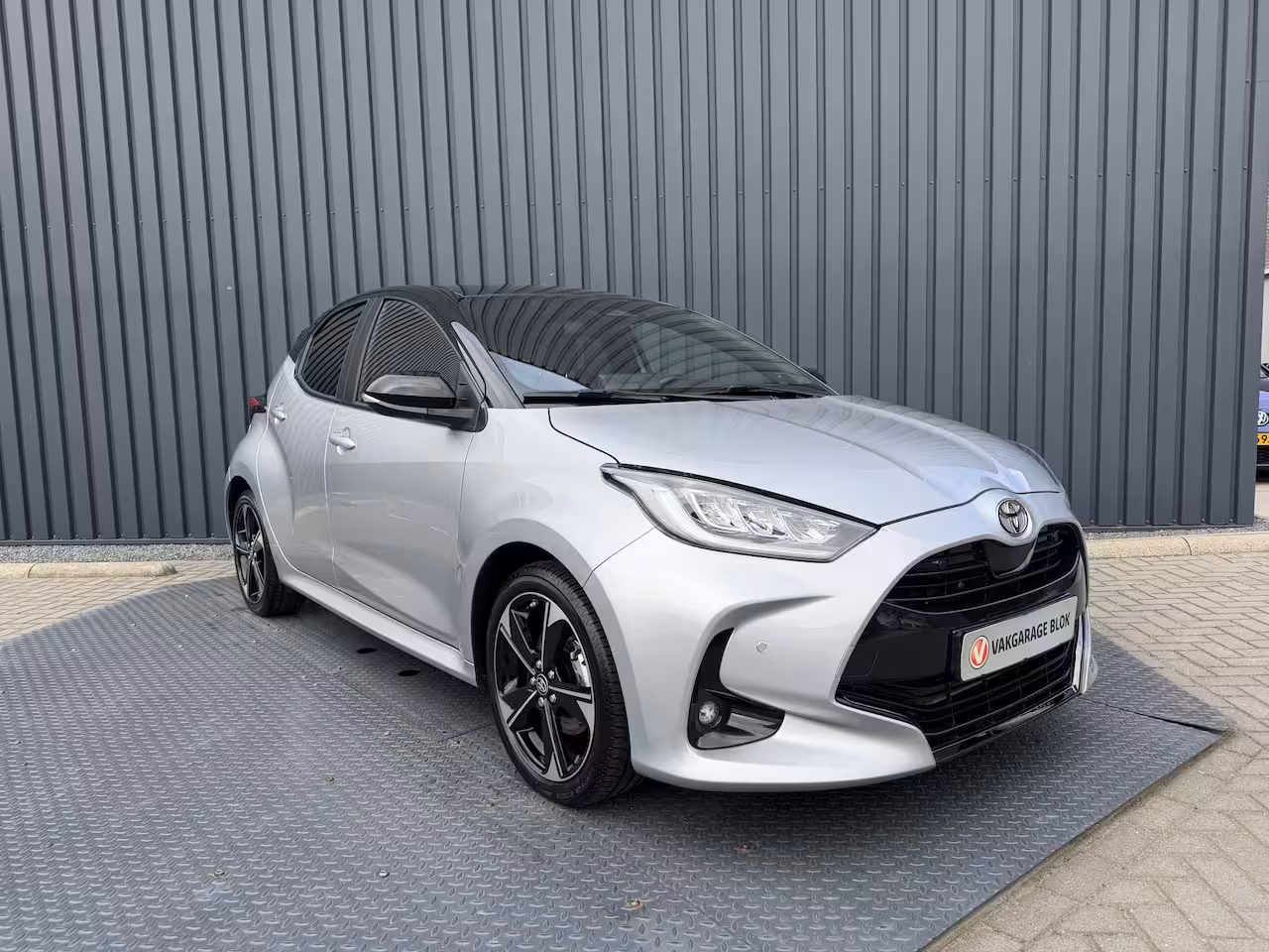 Toyota Yaris 1.5 Hybrid 130 Executive / Bi tone | Pano dak | JBL | PDC A+V | 10 jr GARANTIE | Rijklaar