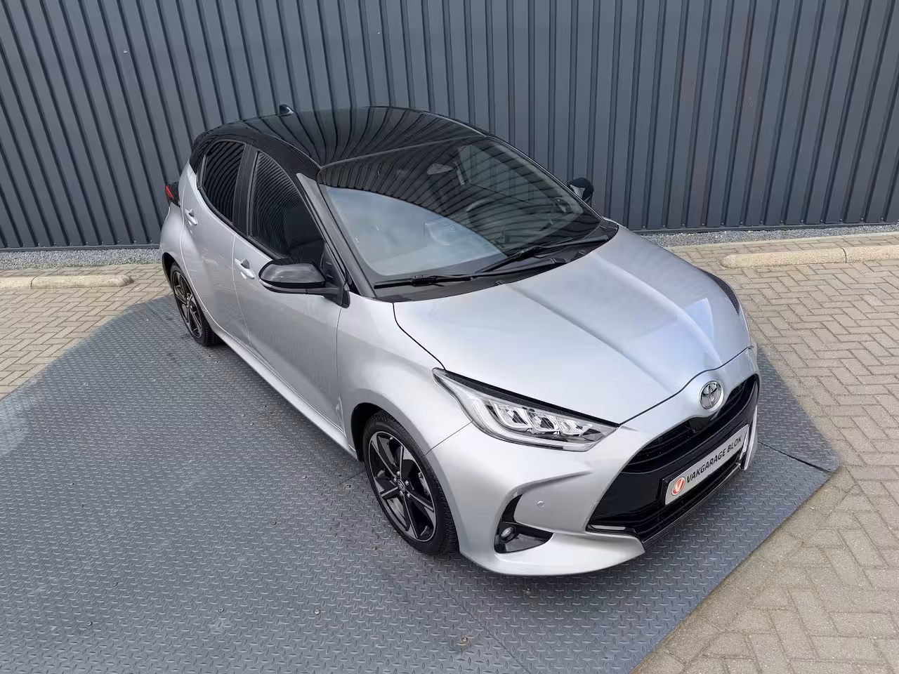 Toyota Yaris 1.5 Hybrid 130 Executive / Bi tone | Pano dak | JBL | PDC A+V | 10 jr GARANTIE | Rijklaar