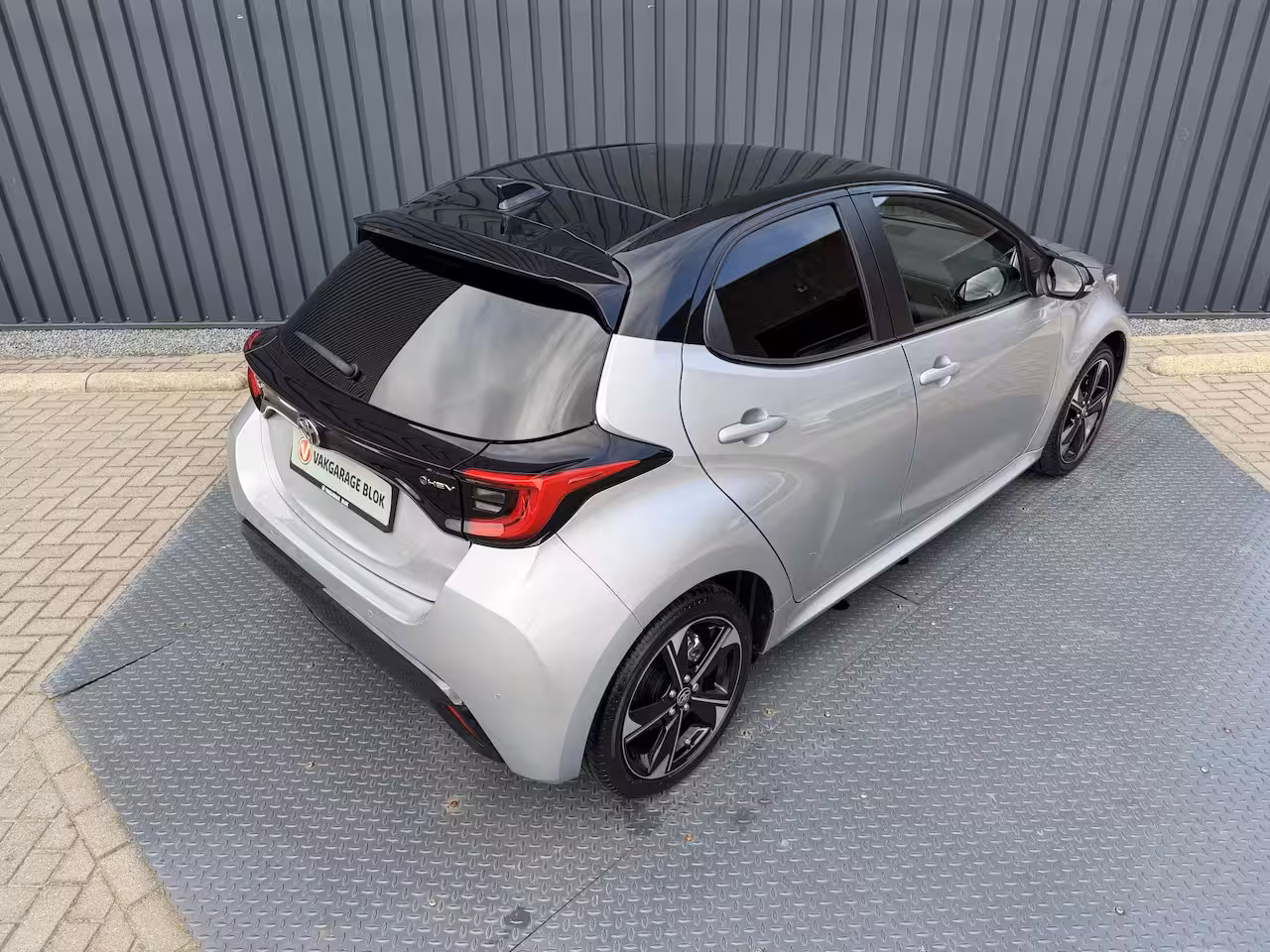 Toyota Yaris 1.5 Hybrid 130 Executive / Bi tone | Pano dak | JBL | PDC A+V | 10 jr GARANTIE | Rijklaar